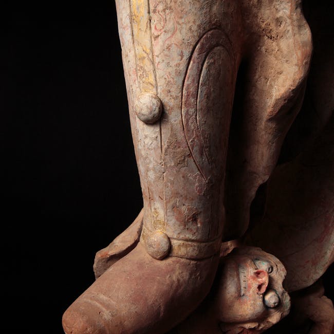 pottery heavenly king leg detail