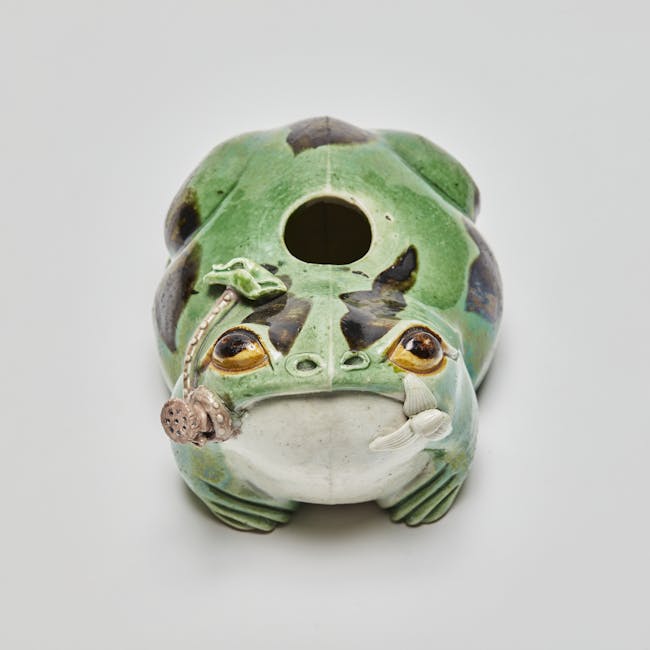 Chinese Porcelain Frog Waterpot with Lotus Seedpod front