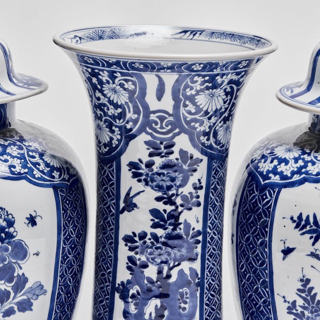 chinese blue white porcelain garniture beaker vase