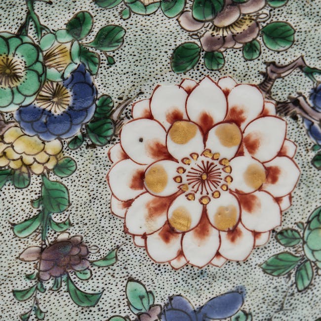 Chinese Famille Verte Porcelain Scroll Weight Lotus Flower Detail