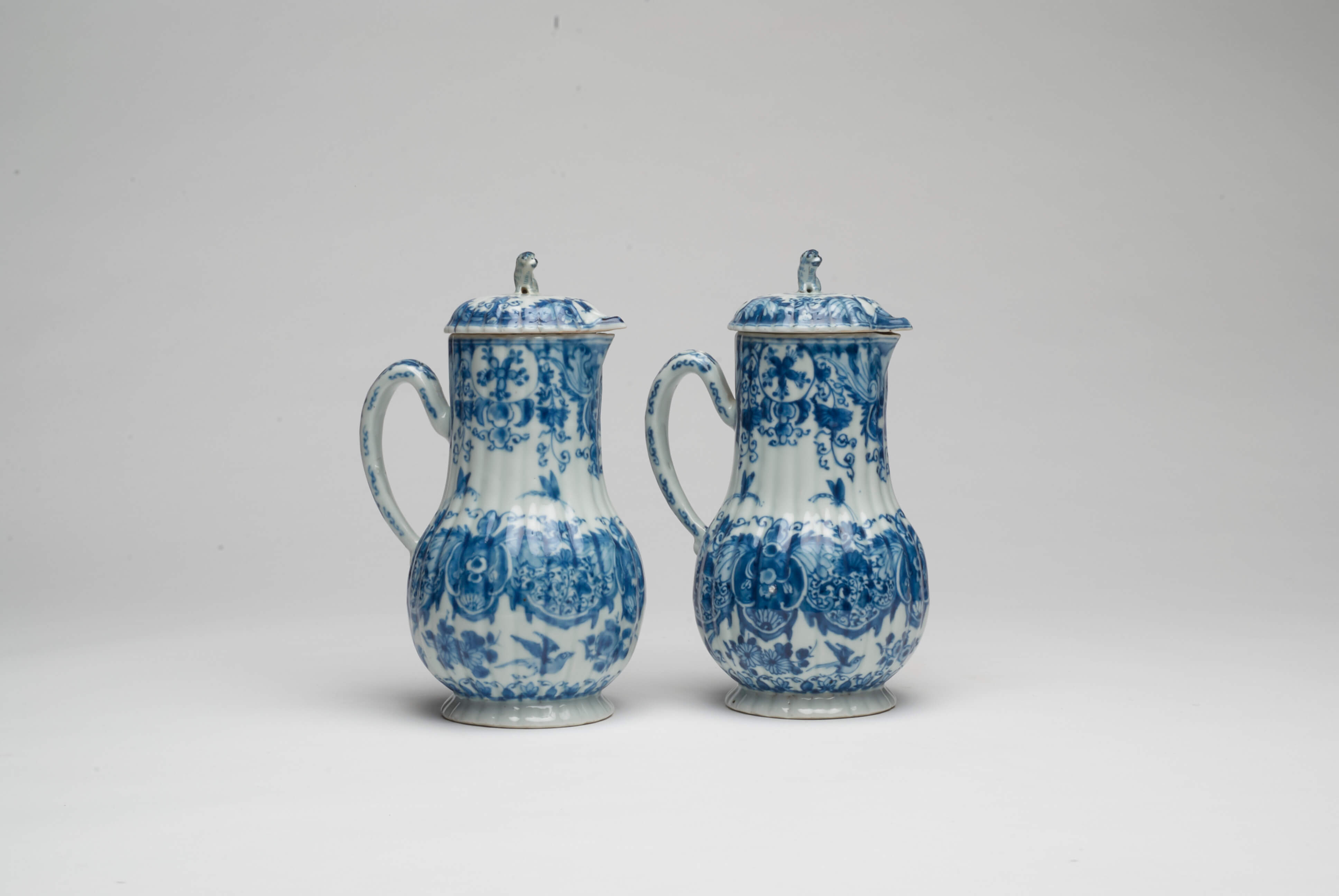 Ewers with covers from the Kangxi period in China