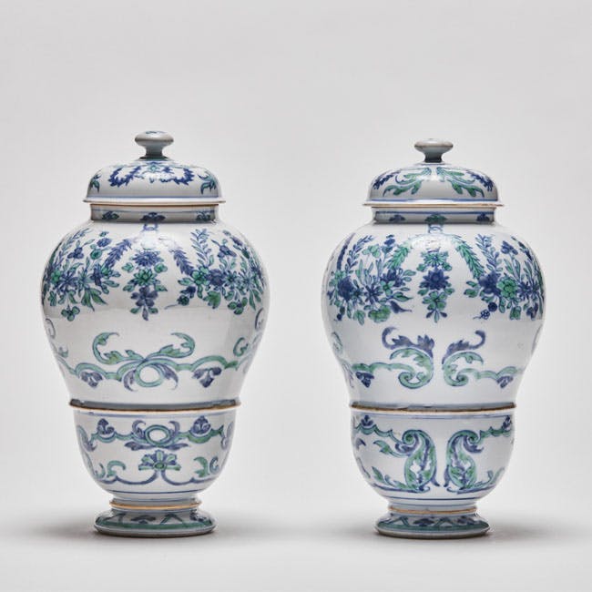chinese porcelain apothecary jars and covers