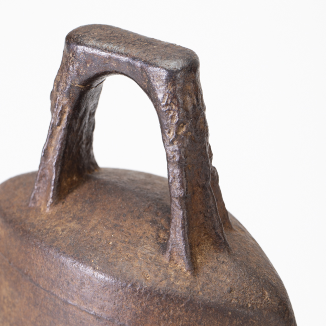 china, chinese works of art, cast iron, cast iron bell, bell, song dynasty, handle detail