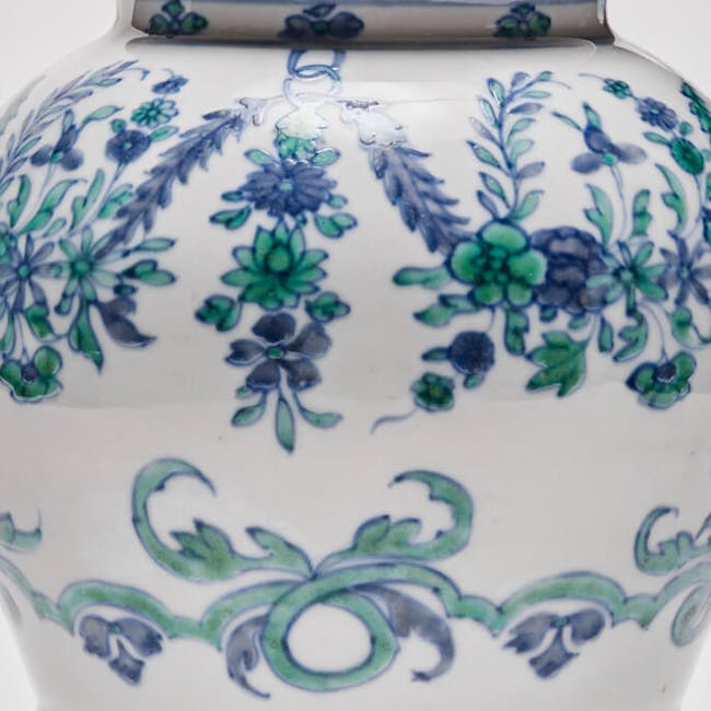 chinese porcelain apothecary jars and covers flower detail