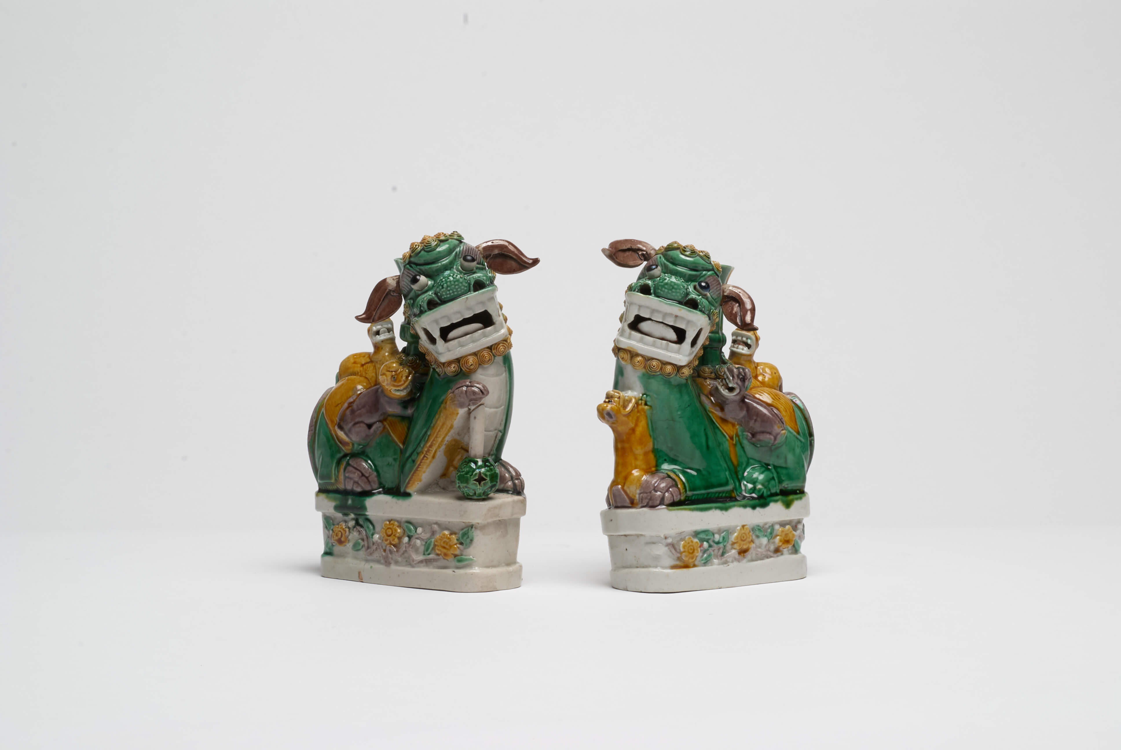 Chinese Enamel on Biscuit porcelain Pair of Fo Dogs, Kangxi period