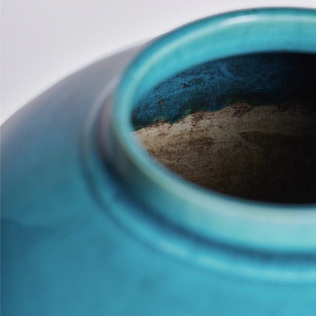chinese turquoise glaze porcelain pot detail inside