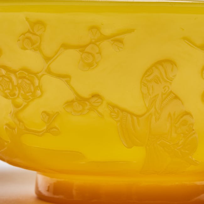 Chinese Works of Art Yellow Glass Bowl 19th century man detail