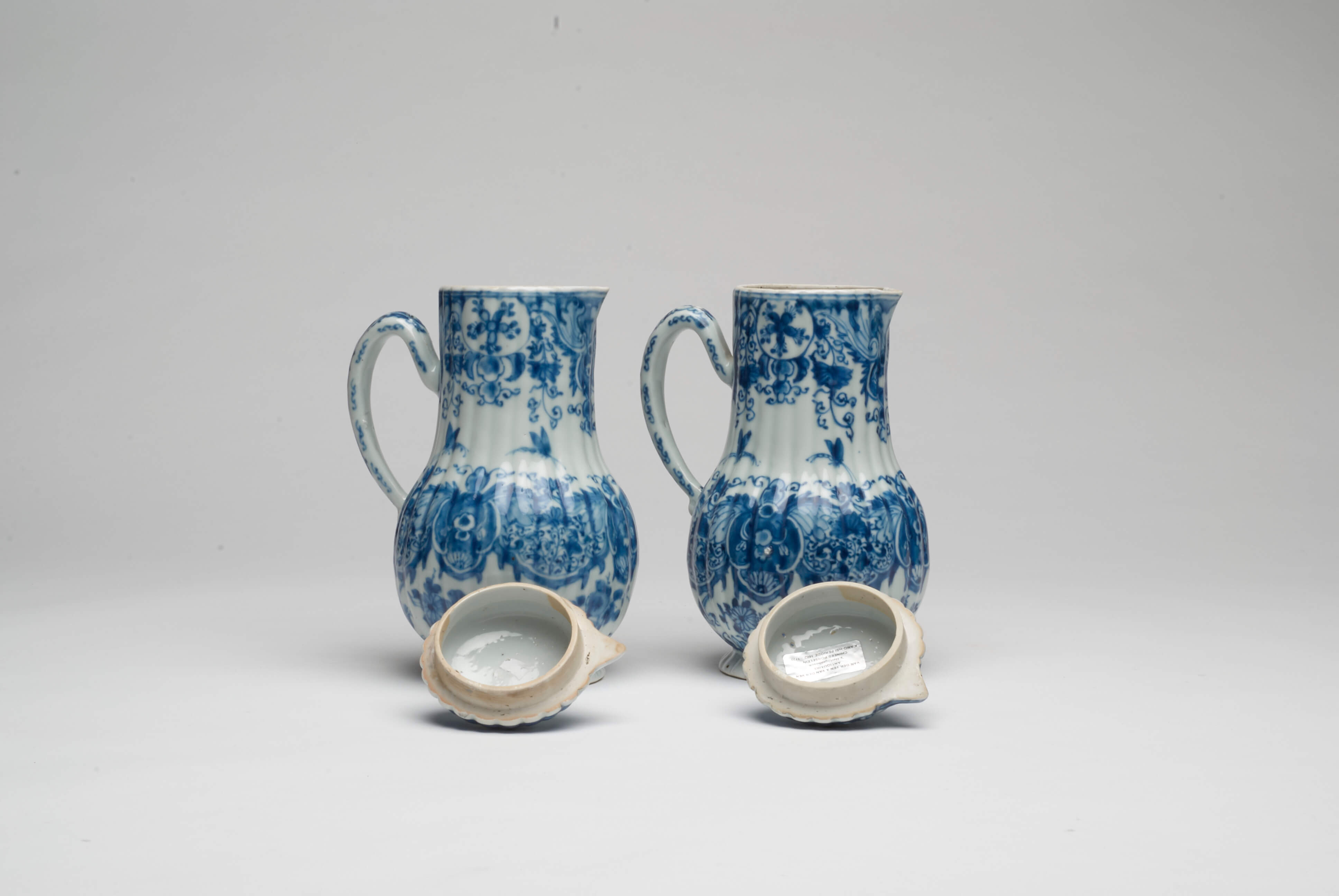Ewers with covers from the Kangxi period in China