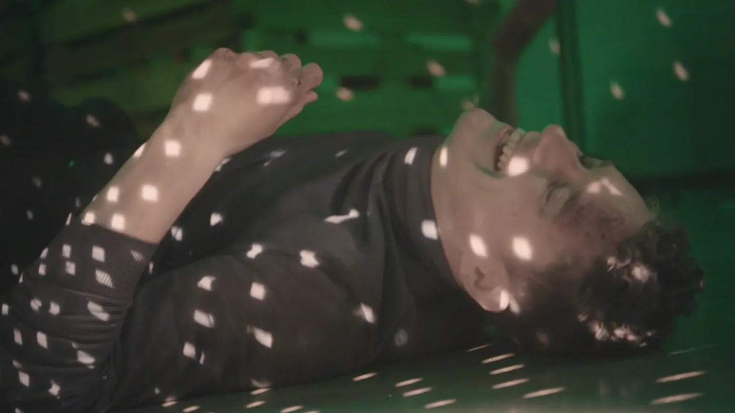 Elias Gould - Älä anna mulle piiskaa