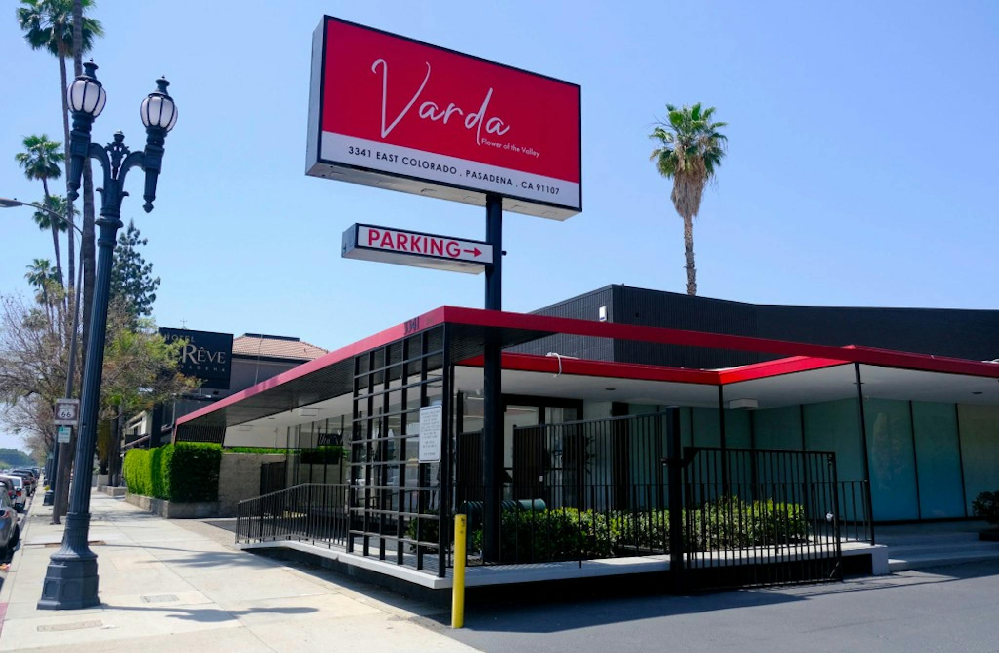 Varda Dispensary in Pasadena outside