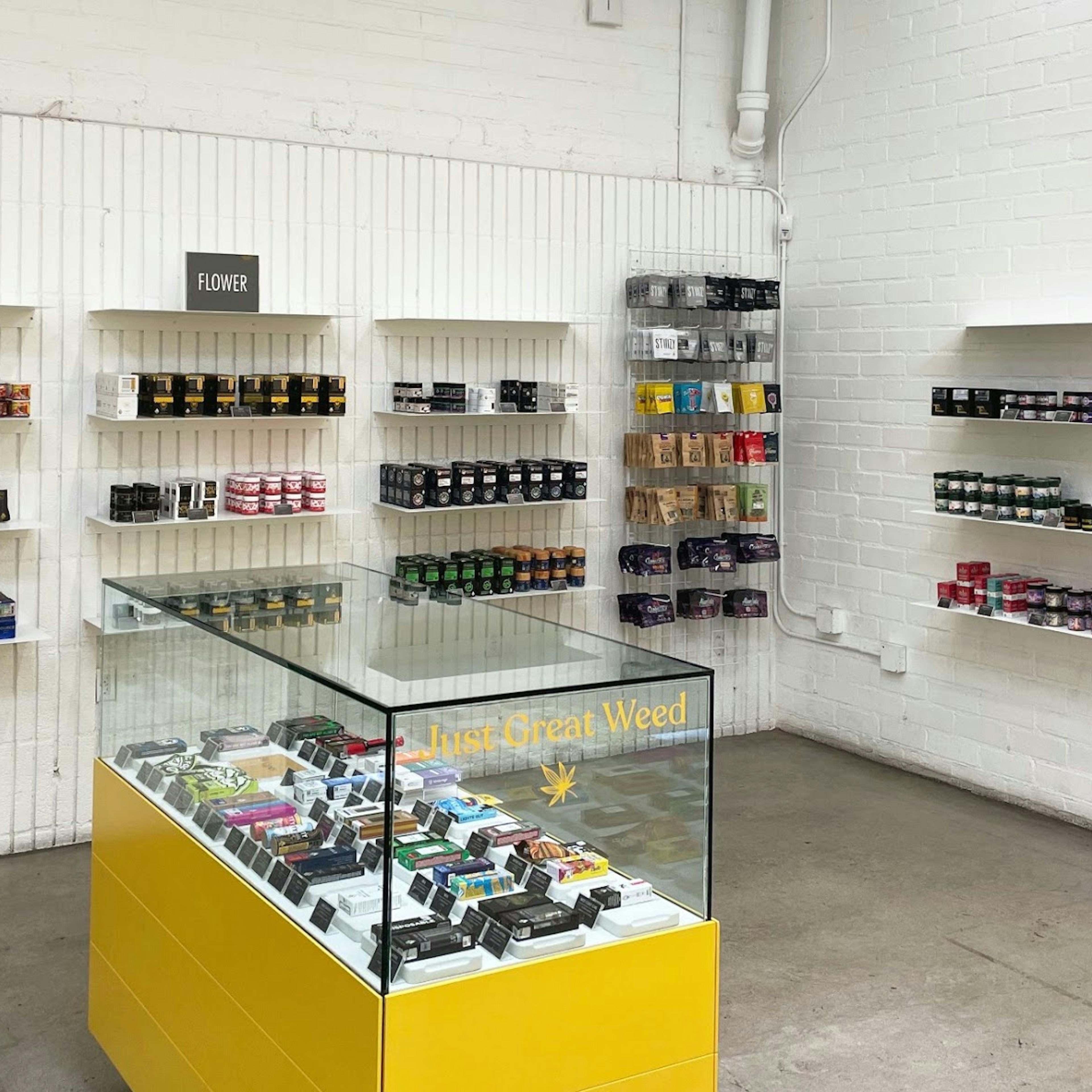 Varda Pasadena Shelves In Store