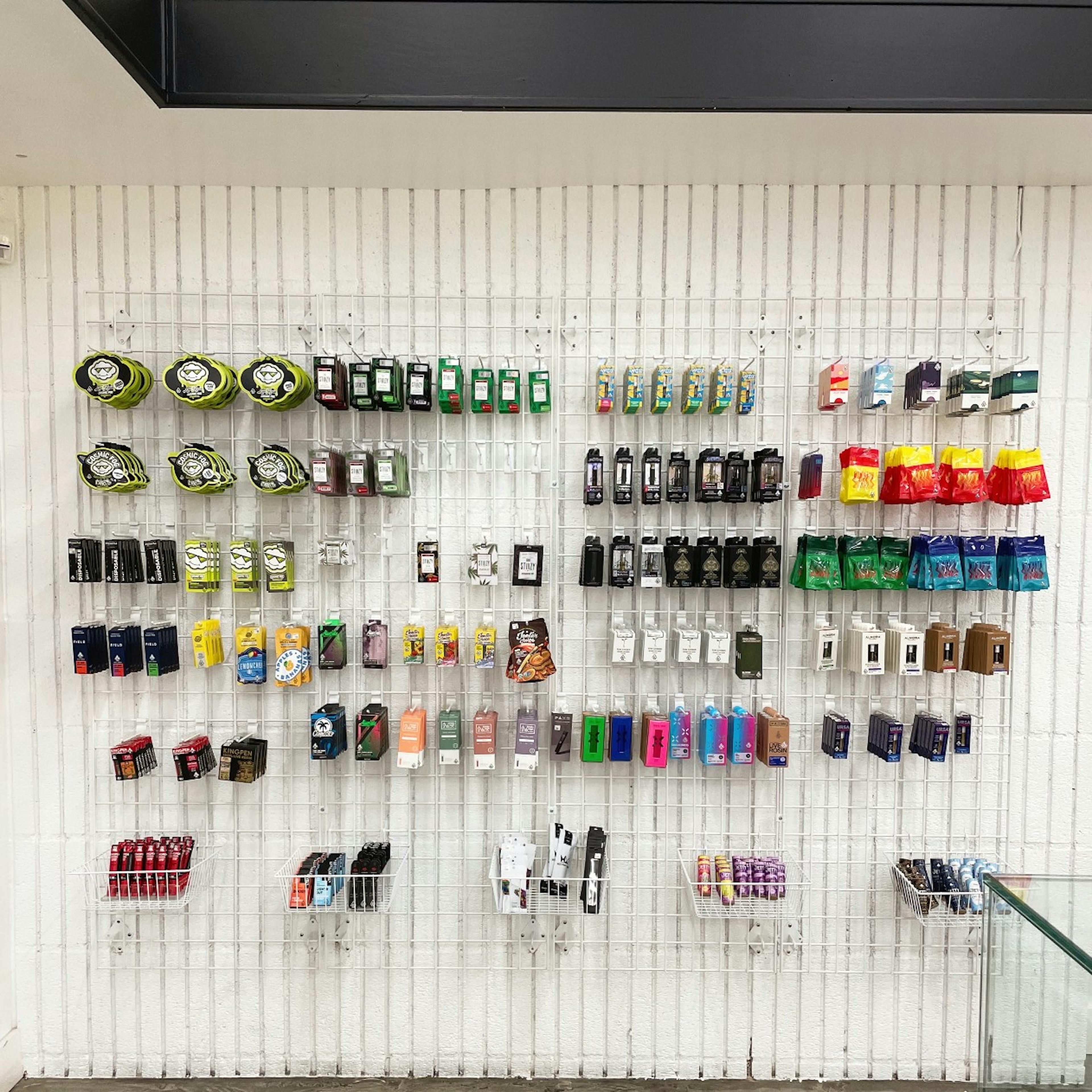 Varda Pasadena Shelf In Store