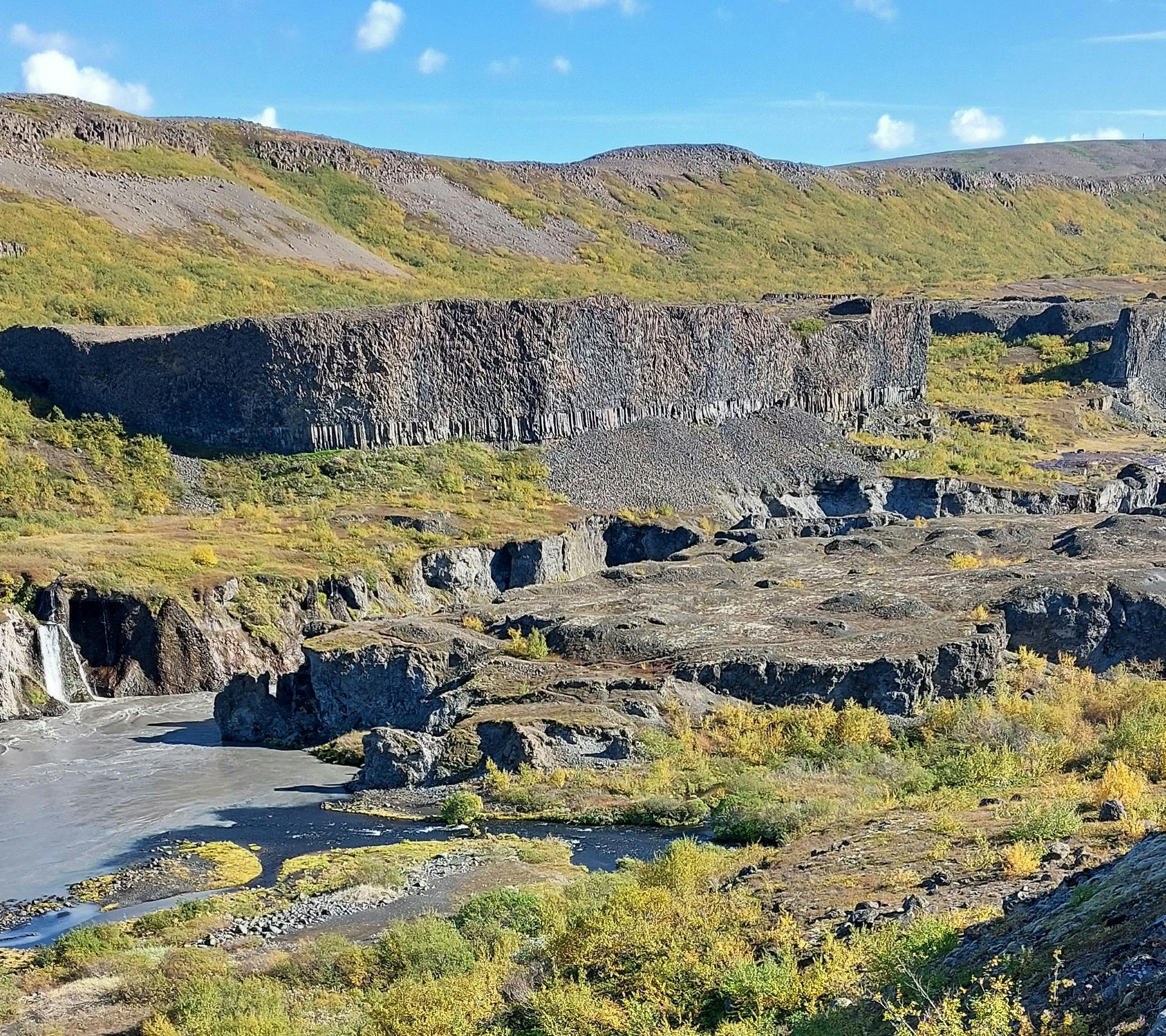 Rus ayol tort oyoqqa turib oldi (video)