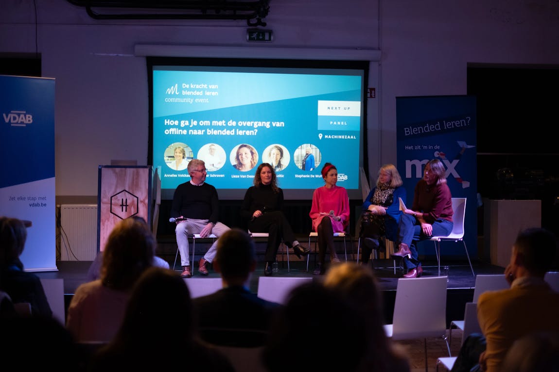 https://s.prismic.io/vdab-infopunt-e-leren/85f073b3-4f51-456e-bc22-d153bd0dbed1_VDAB_E-Learning_Event_148.webp?ixlib=gatsbyFP&auto=compress%2Cformat&fit=max&w=1150&h=767
