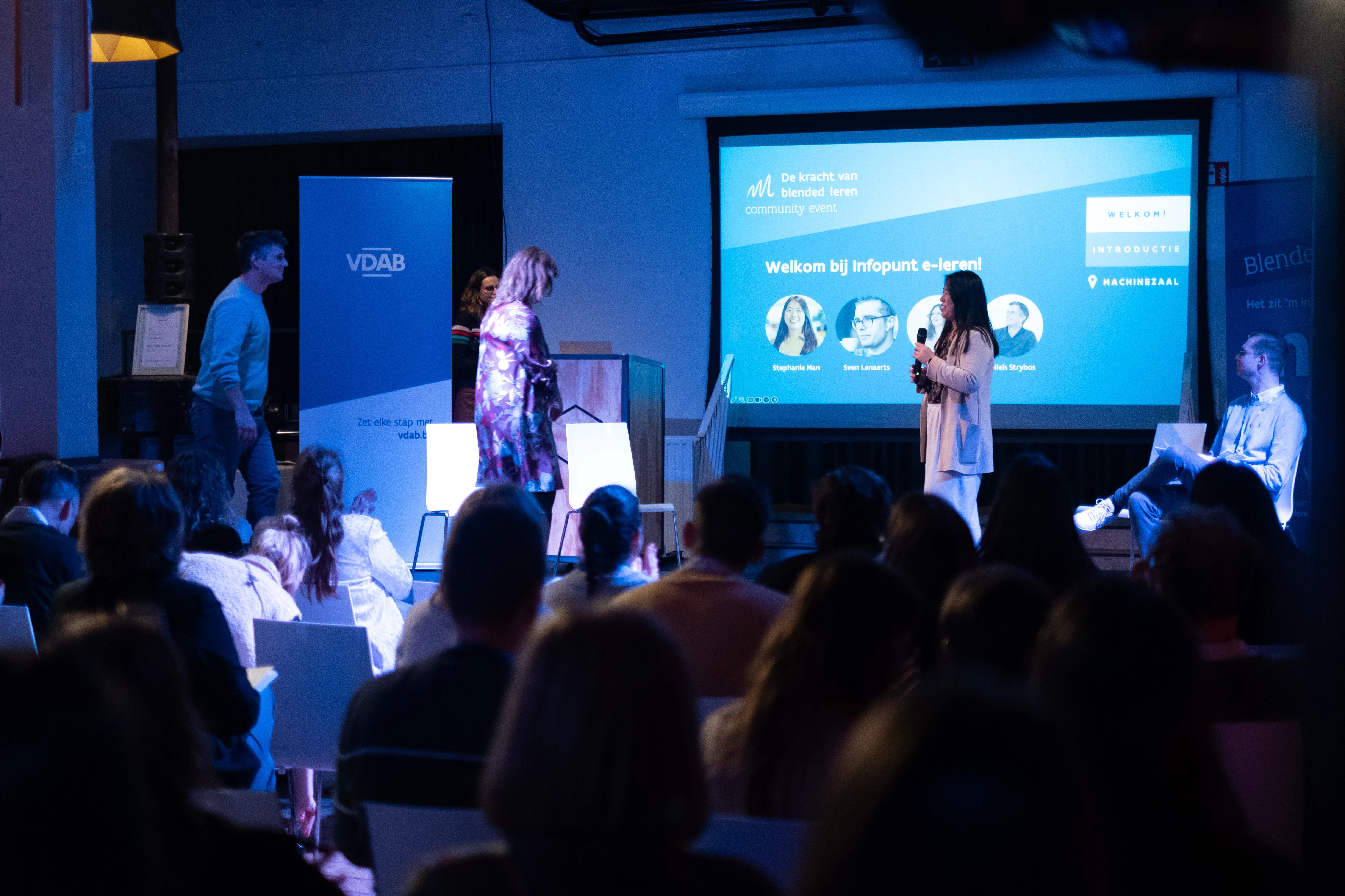 https://s.prismic.io/vdab-infopunt-e-leren/f3e22e87-e5e9-416d-9ee0-c59f5f232d71_VDAB_E-Learning_Event_66.webp?ixlib=gatsbyFP&auto=compress%2Cformat&fit=max&w=1150&h=767
