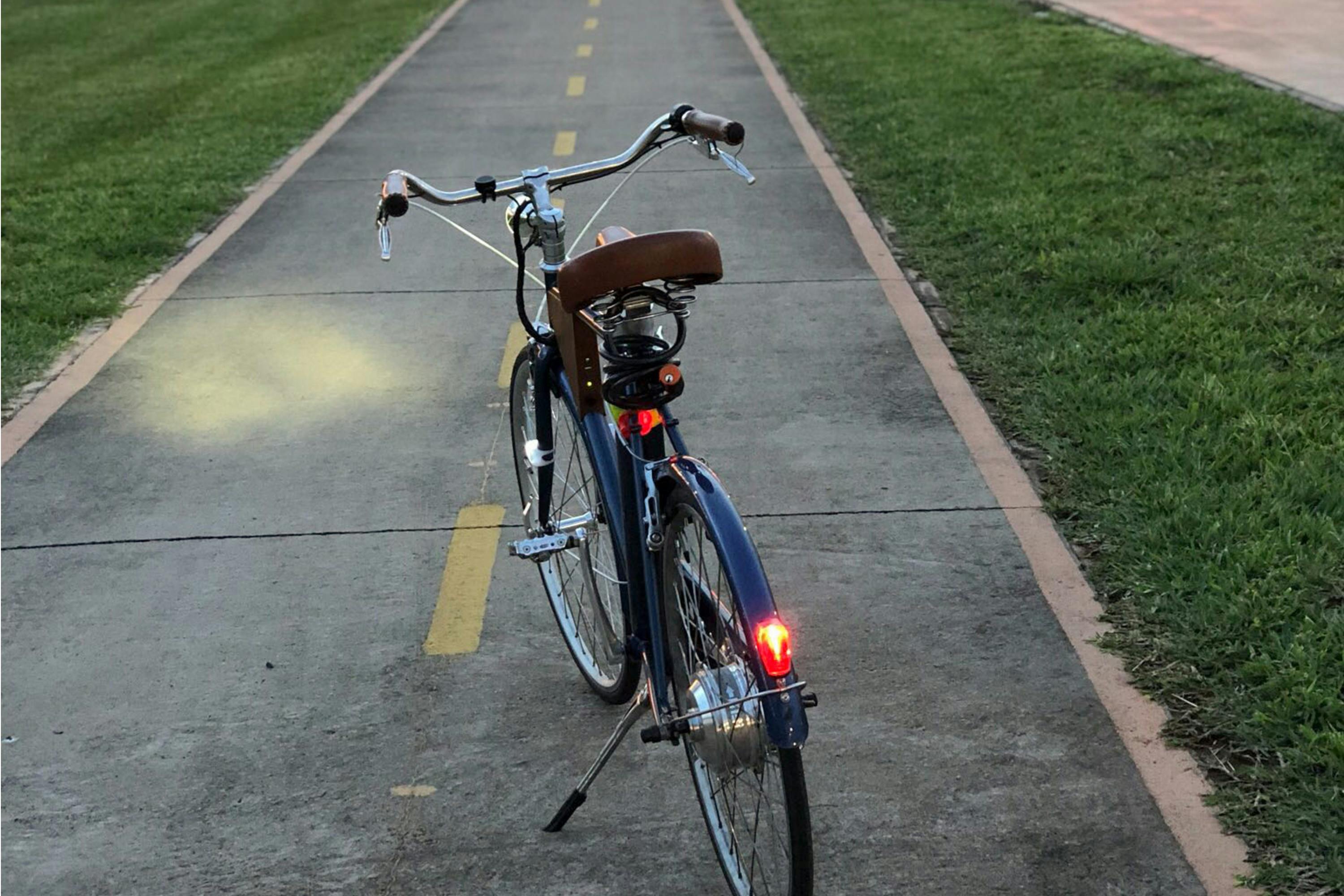 Bicicleta Vela em uma ciclovia em Brasília.