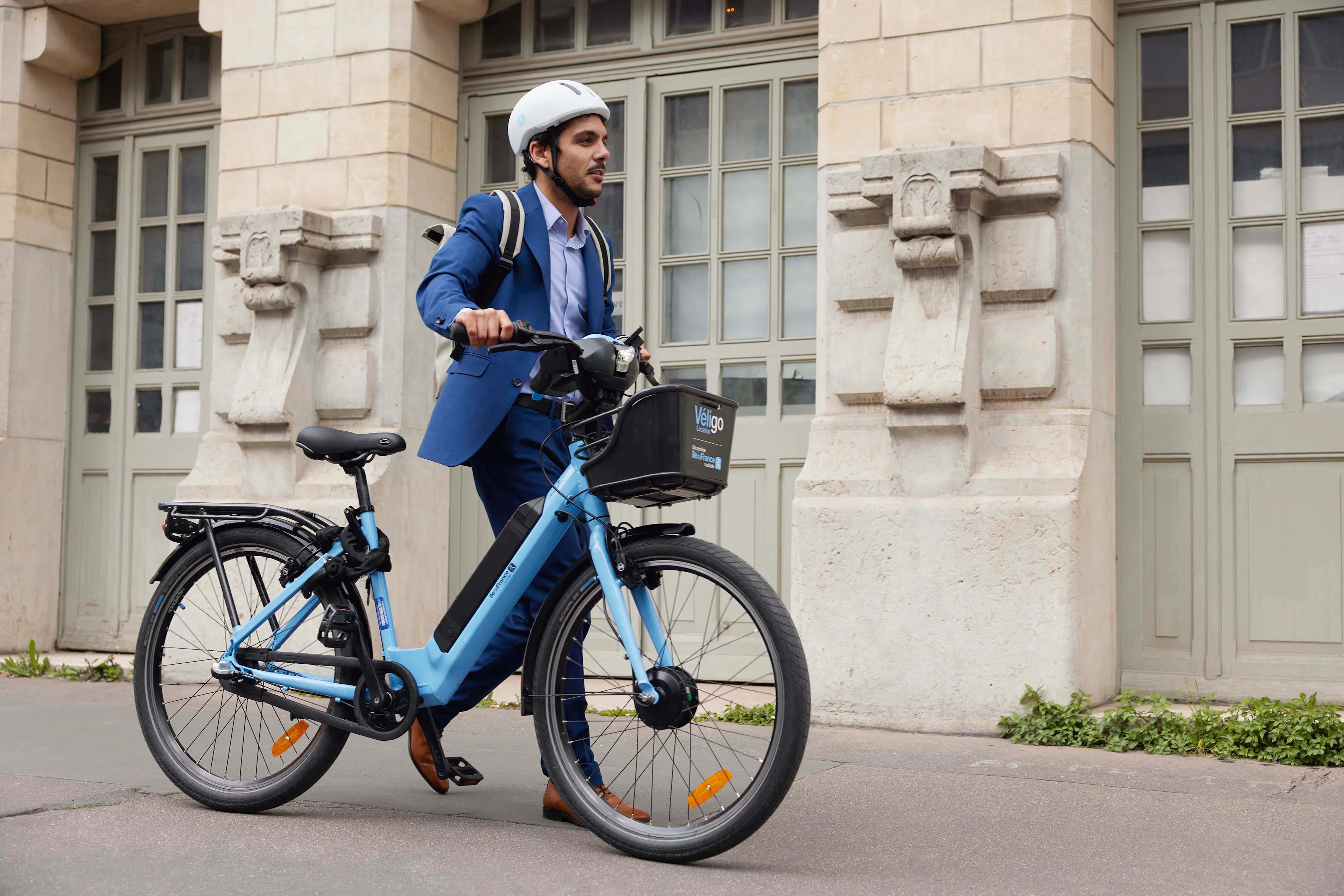 Comment bien s’équiper quand on se déplace en vélo électrique ?