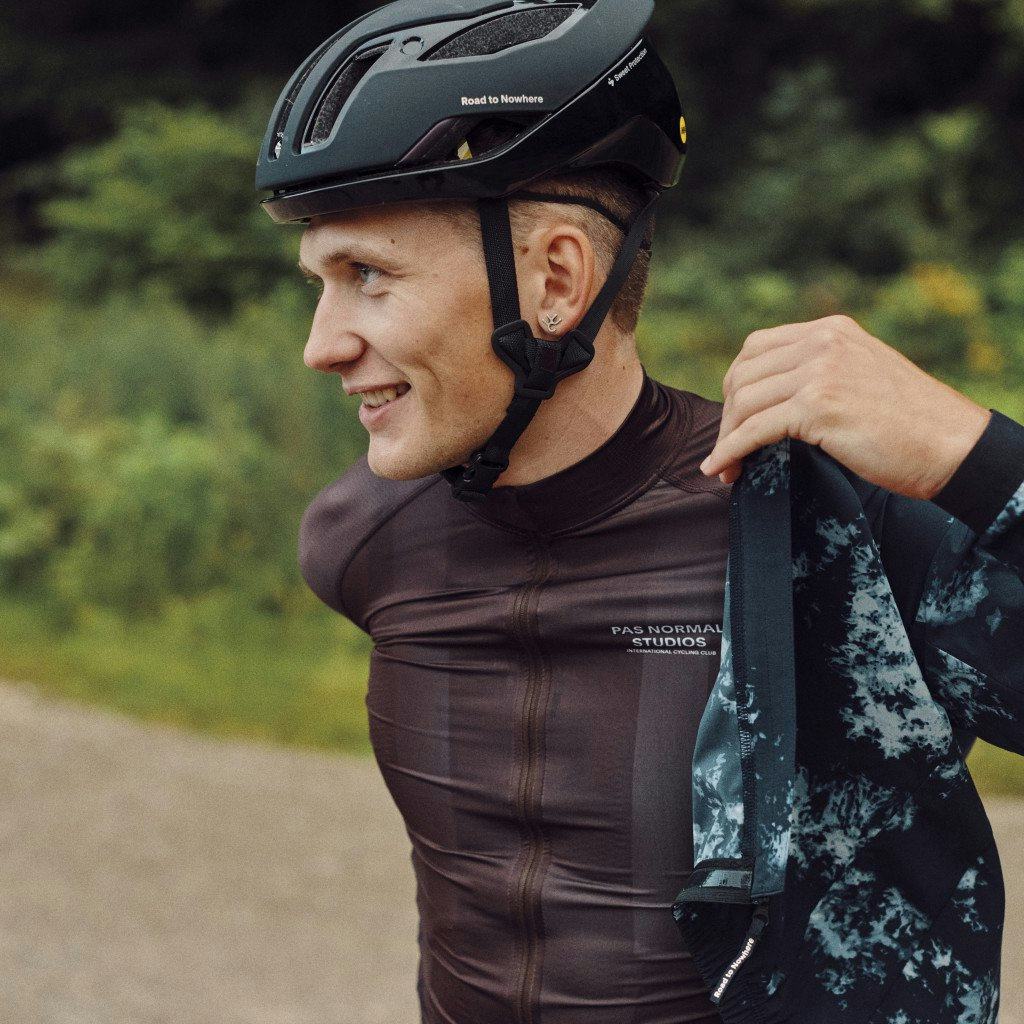 pas normal stow away mechanism