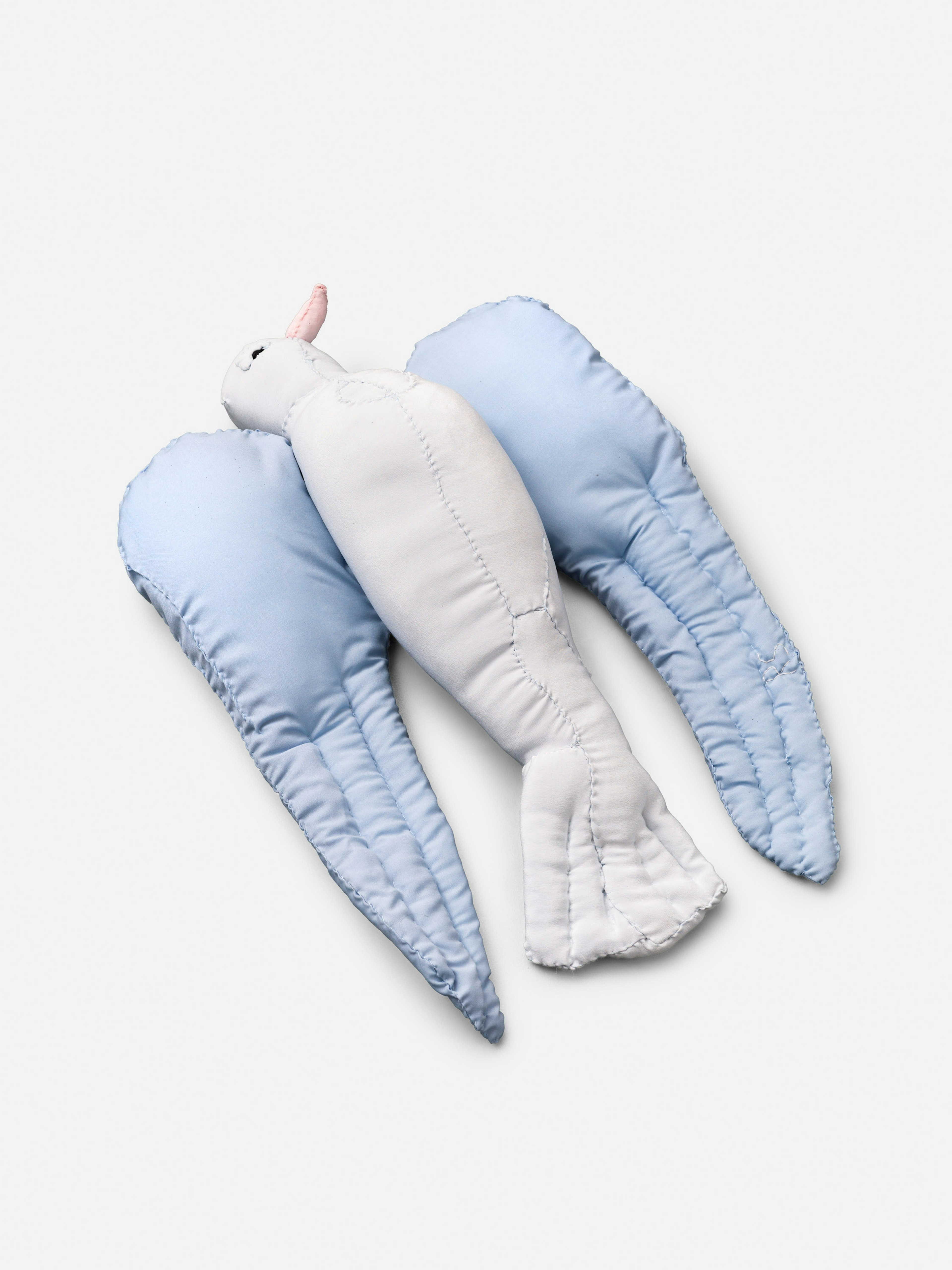 RAPHAELA SIMON
Taube (Pigeon), 2026
Fabric, cotton wool
6 ¾ x 25 x 15 ¾ inches
17 x 63 x 40 cm
SIMS-43