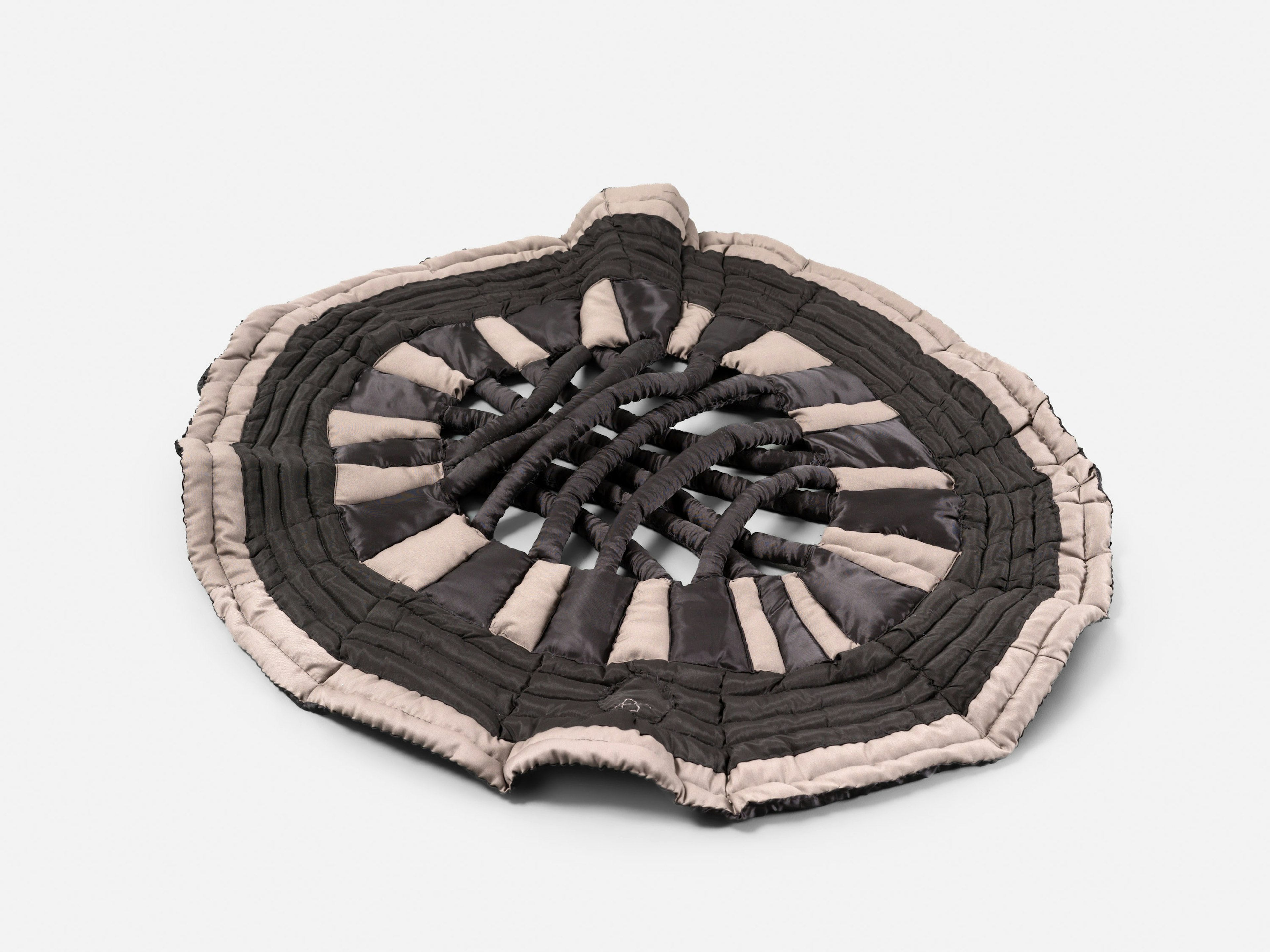RAPHAELA SIMON
Gulli (Storm Drain), 2026
Fabric, cotton wool
2 x 37 ½ x 33 ½ inches
5 x 95 x 85 cm
SIMS-41