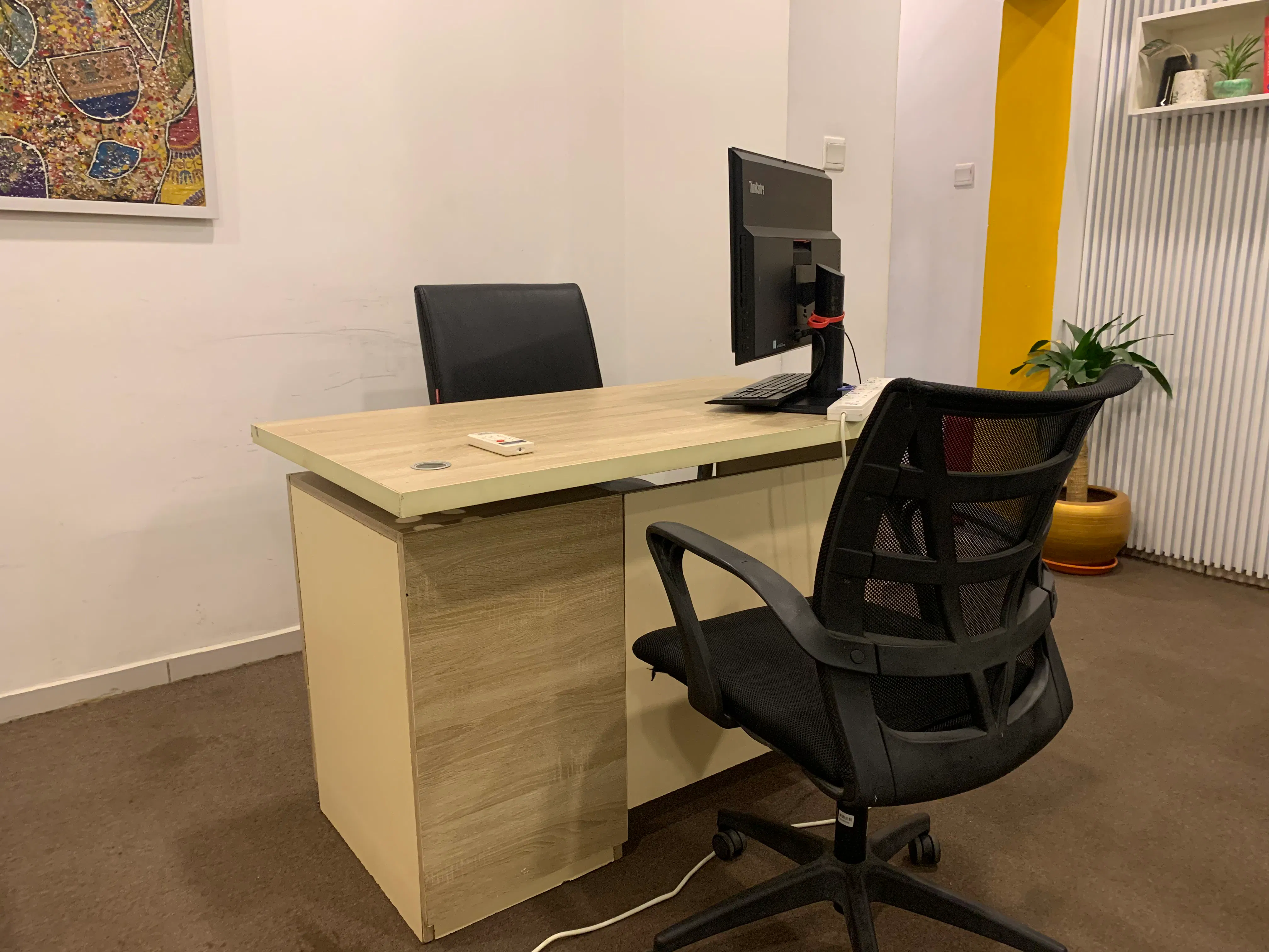 Deluxe Dedicated Desk