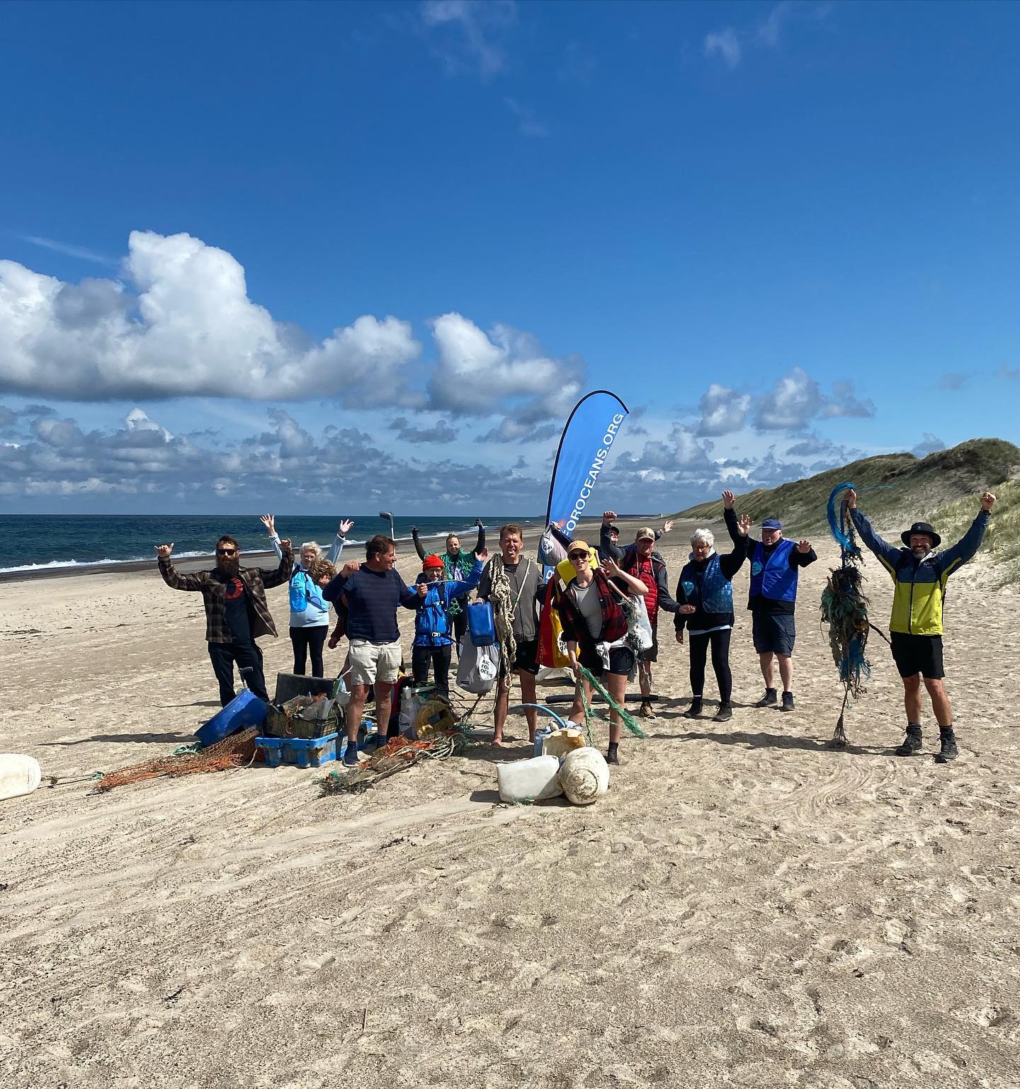 I maj og juni har over 500 frivillige fjernet over to tons plastik fra den jyske vestkyst. Foto: Race for Oceans Foundation