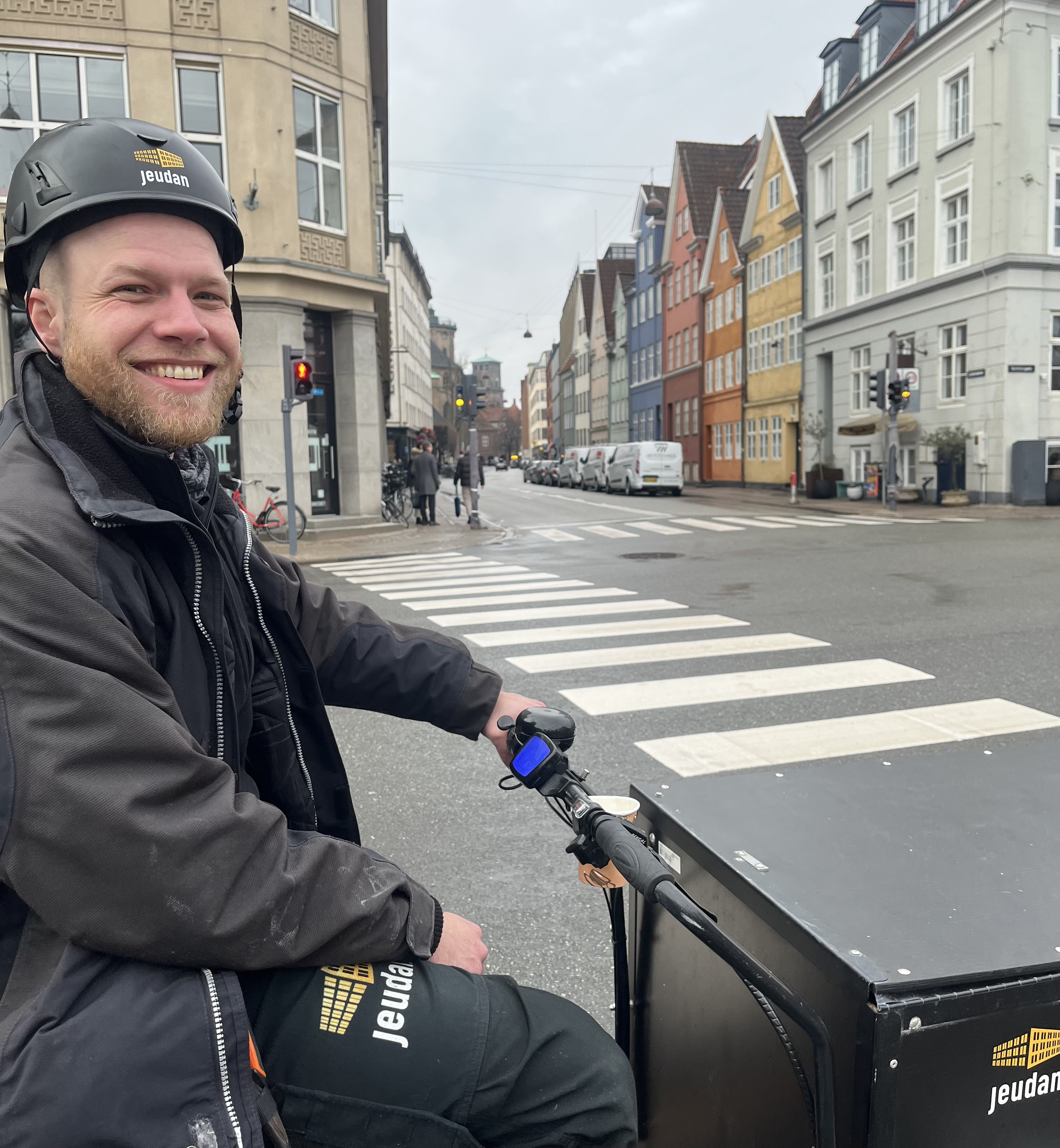 David har valgt cyklen fremfor varebilen, når han skal fra arbejdsopgave til arbejdsopgave. Foto: Signe Charlotte Nielsen.