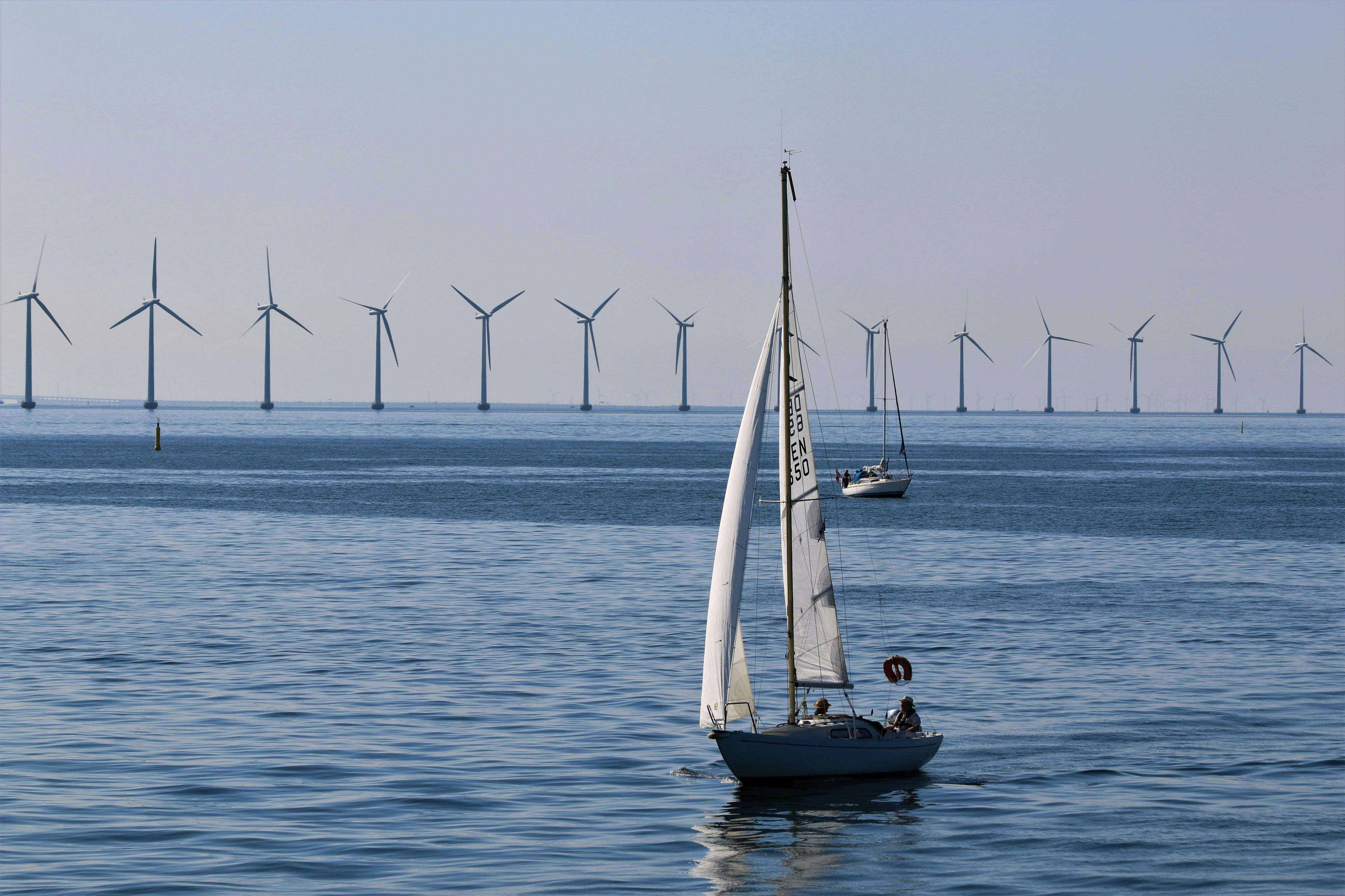 Den spanske vindmøllegigant Siemens Gamesa har lavet den første genanvendelige vindmøllevinge til havvindmøller. Foto: Pramod Kumar Sharma on Unsplash