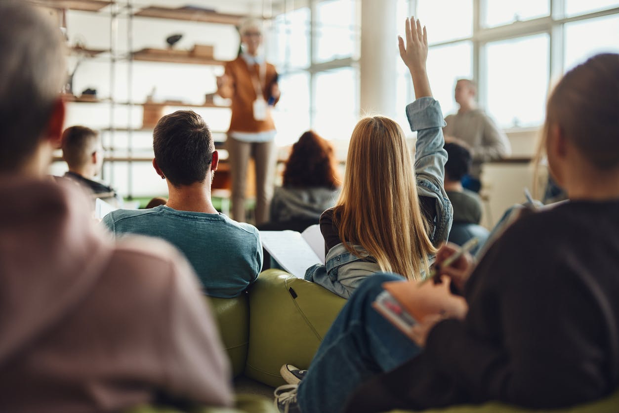 De seneste to år har Melanie Reuss fået hjælp af en jobkonsulent, og nu er hun tilbage på skolebænken. Foto: Skynesher on iStock