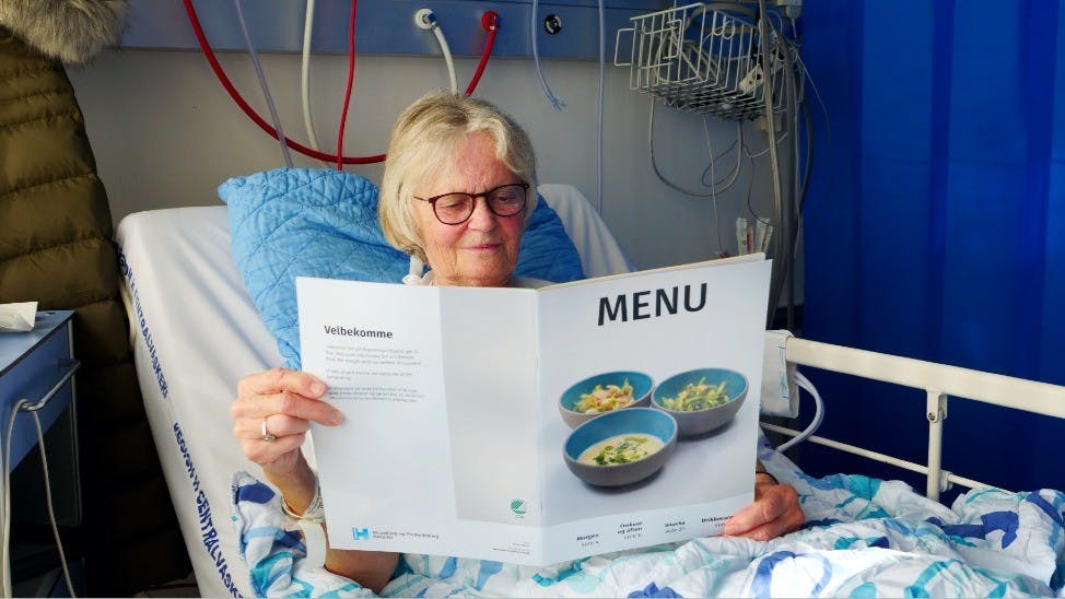 Tallerkenerne bliver grønnere for patienterne på Bispebjerg Hospital, hvor de arbejder målrettet på at ændre måltiderne til fremtidens fødevarer. Foto: Bispebjerg Hospital 