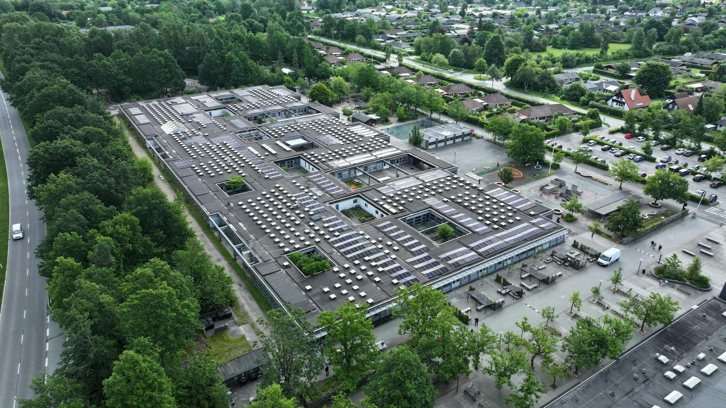 Furesø Kommune har fået deres eget solcelleselskab, så nu er seks kommunale tage dækket af solcelleanlæg. Foto: co2pro