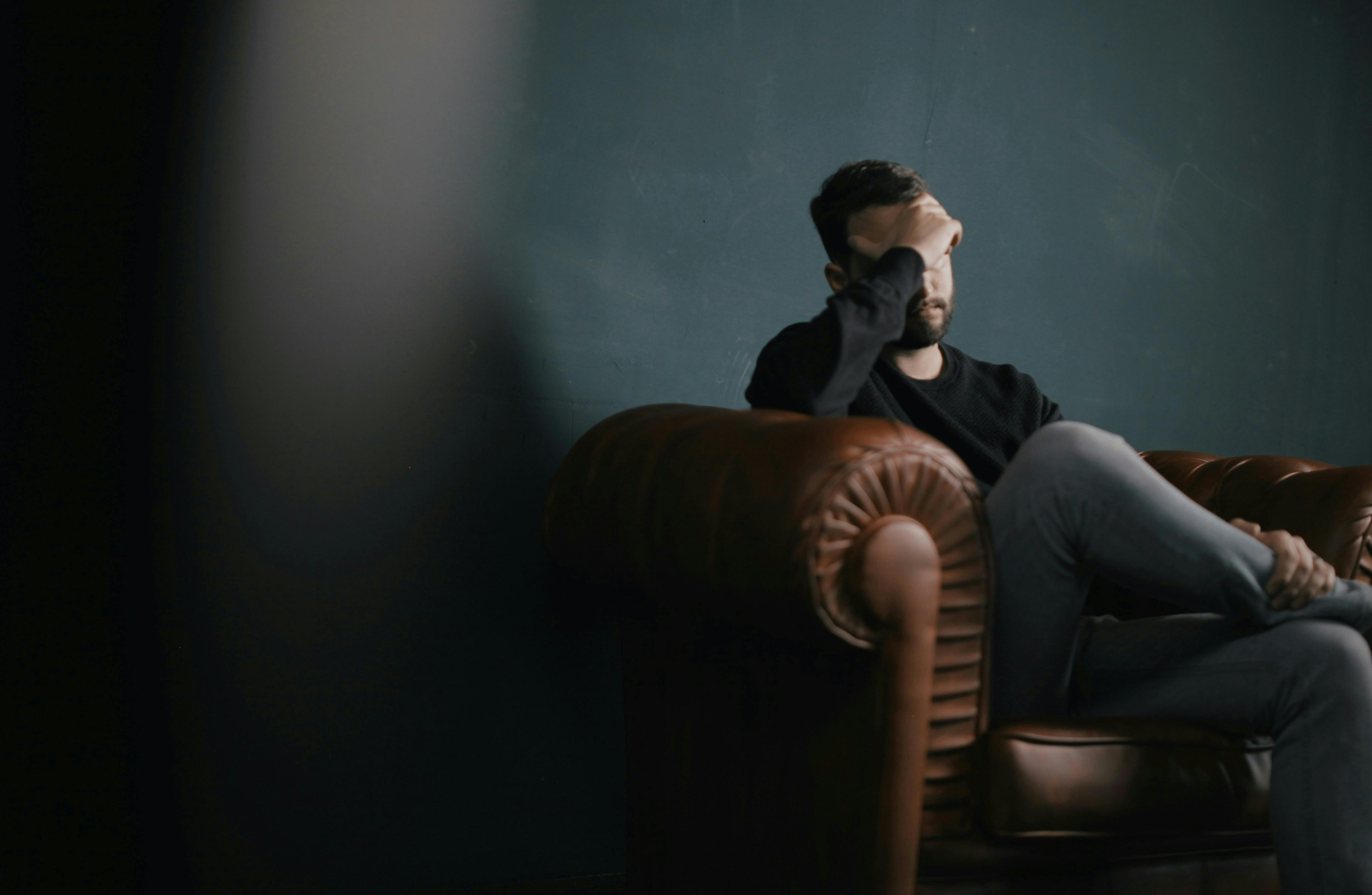 Ny hjemmeside gør op med forestillingen om partnervold mod mænd. Foto: Nik Shuliahin, unsplash 