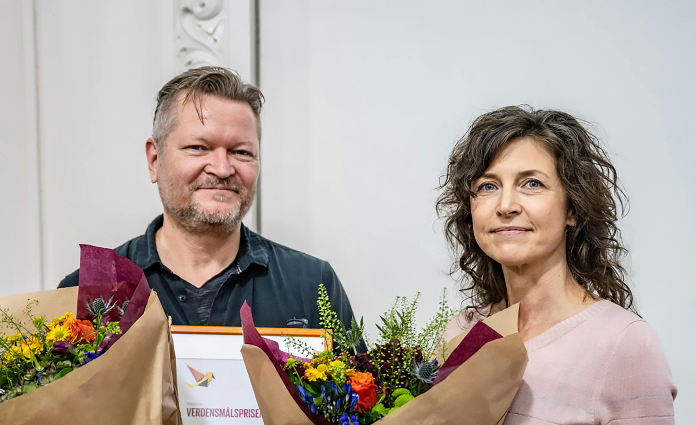 Thomas Sture Rasmussen fra UGE17 - Borgernes Verdensmålsuge og Kristine Fjord Tolborg fra Chora2030 modtager Verdensmålsprisen 2025. Foto: Arthur J. Cammelbeeck