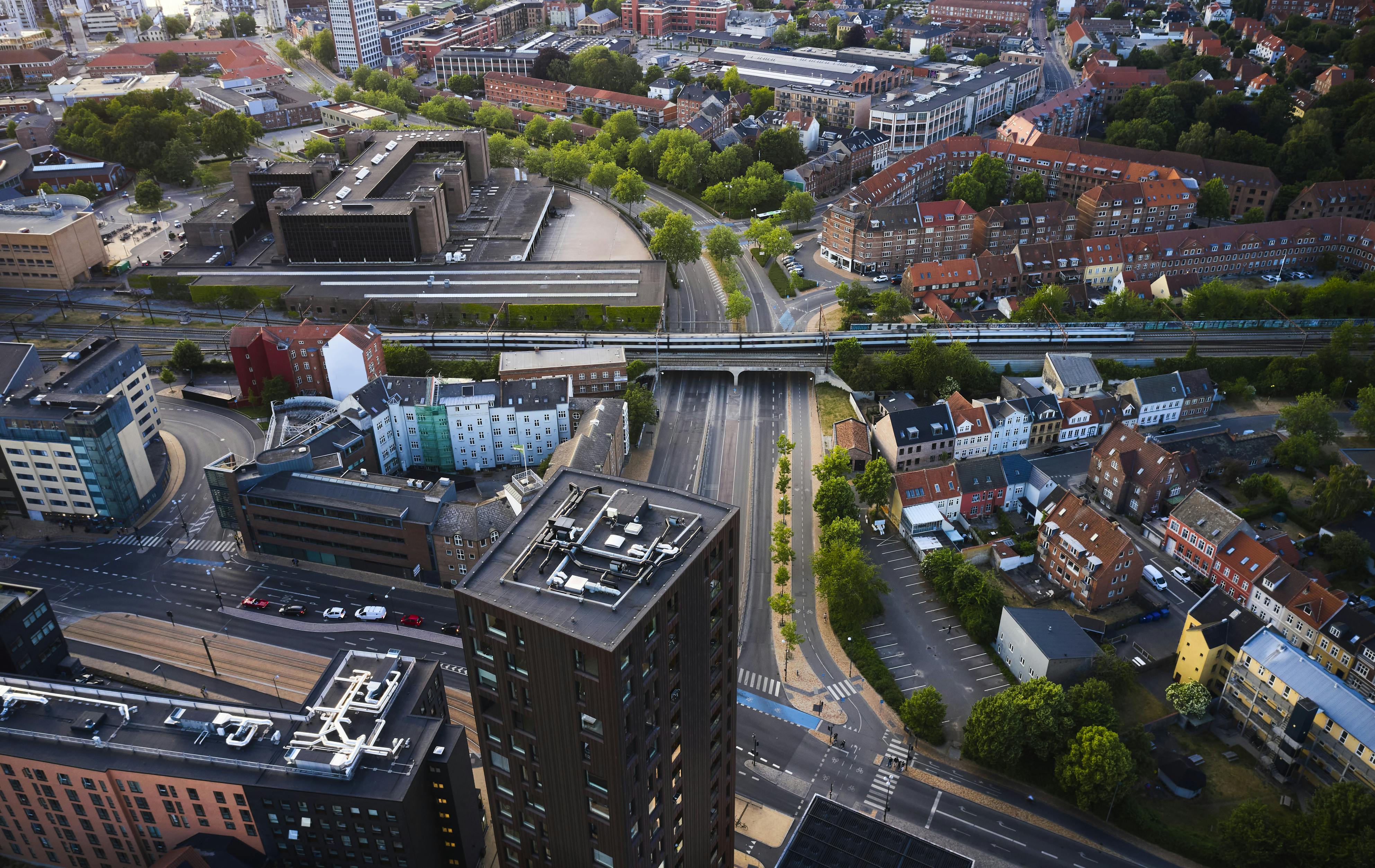 Byggeri og drift af bygninger står for hele 37 procent af drivhusgasudledningen på kloden. Foto: iStock/Westersoe