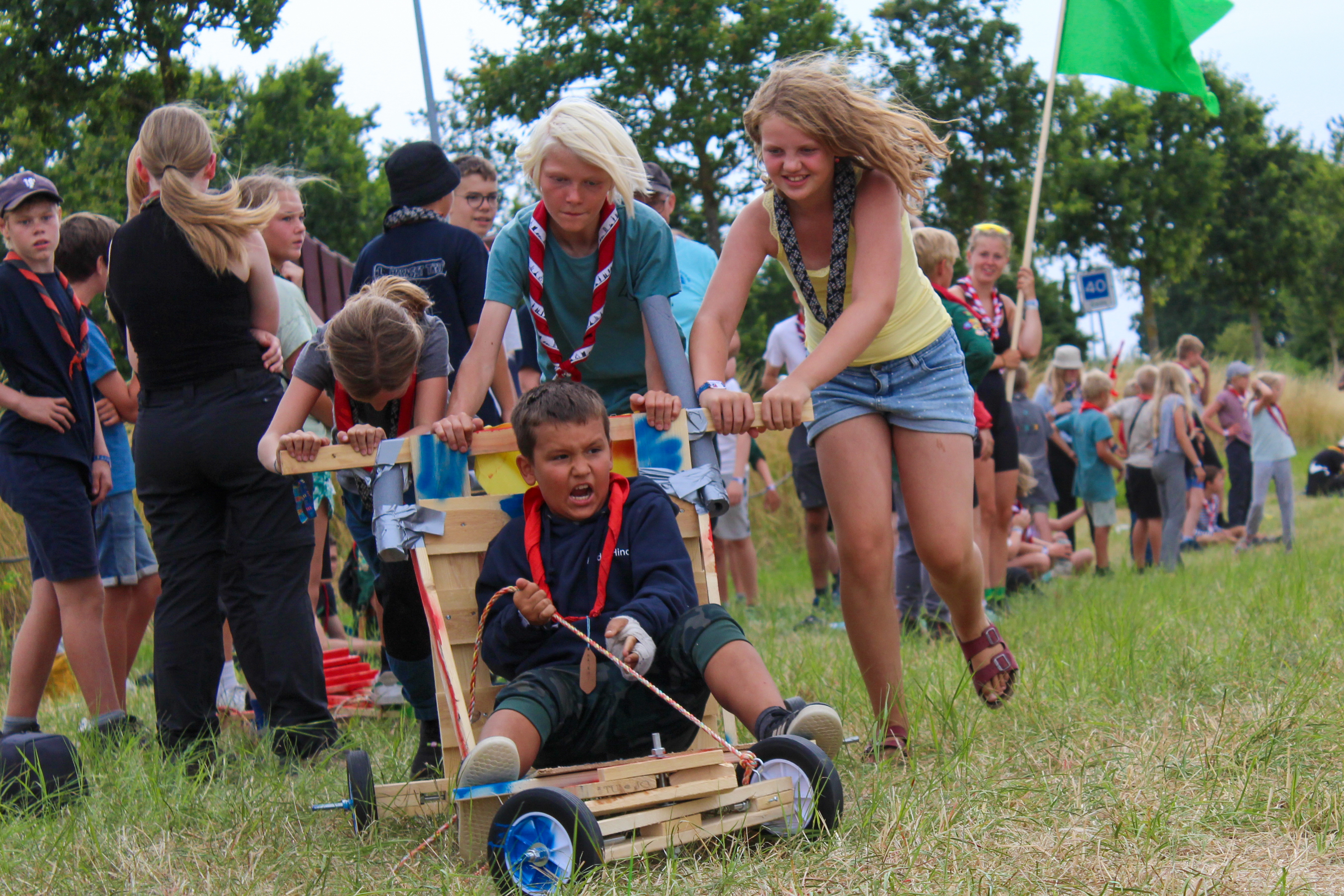 Spejdernes Lejr havde deltagere i forskellige aldersgrupper, som prøvede kræfter med alt fra vandraketter til Super Mario kart-løb. Foto: Josefine R. Højkjær/Spejdernes Lejr 2022