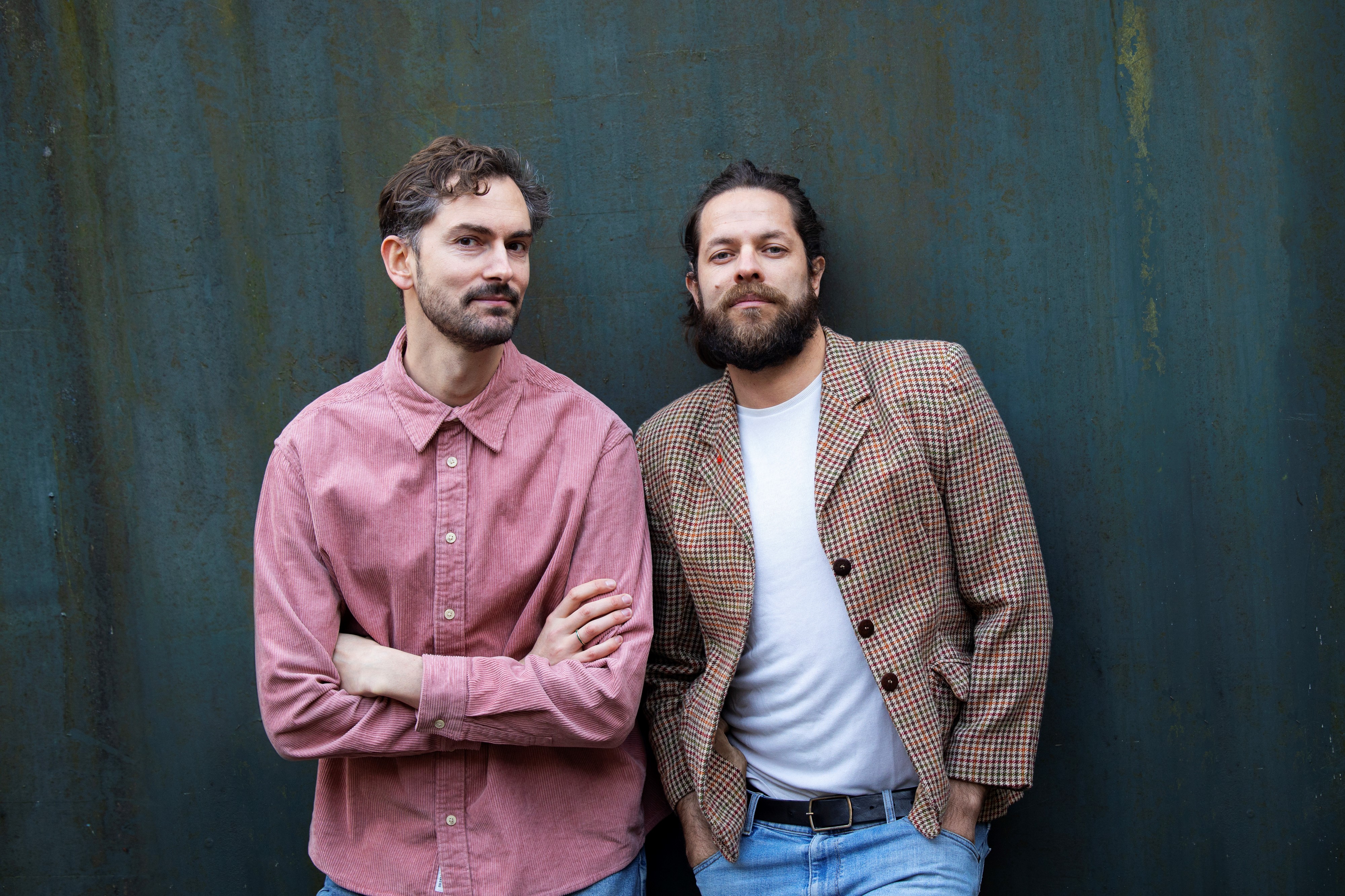 De to skuespillere Jacob Teglgaard (tv) og Christian Gade Bjerrum (th) startede foreningen ”Bæredygtig Scenekunst NU” i 2020. Foto: Frida Gregersen.