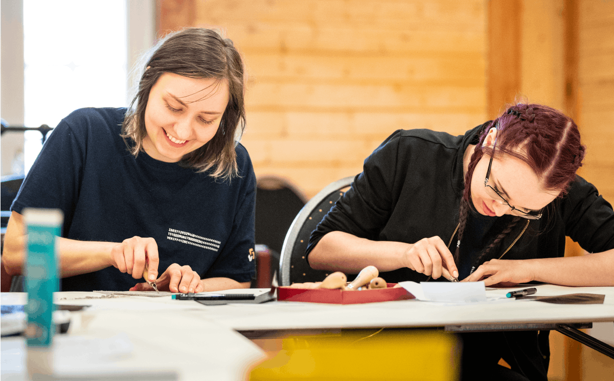 Two female Veriff employees doing crafts