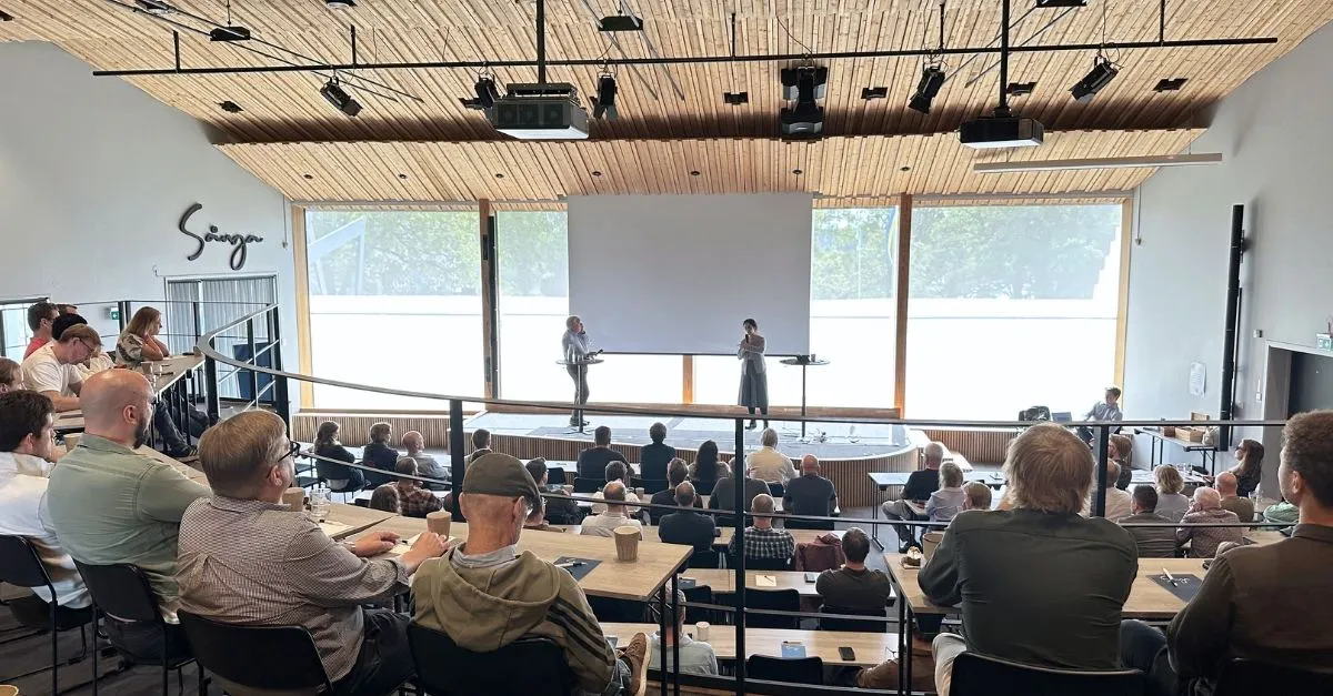 Nils-Robert Persson and Taraneh Derayati speaking at the Vermiculus Conference 2026.