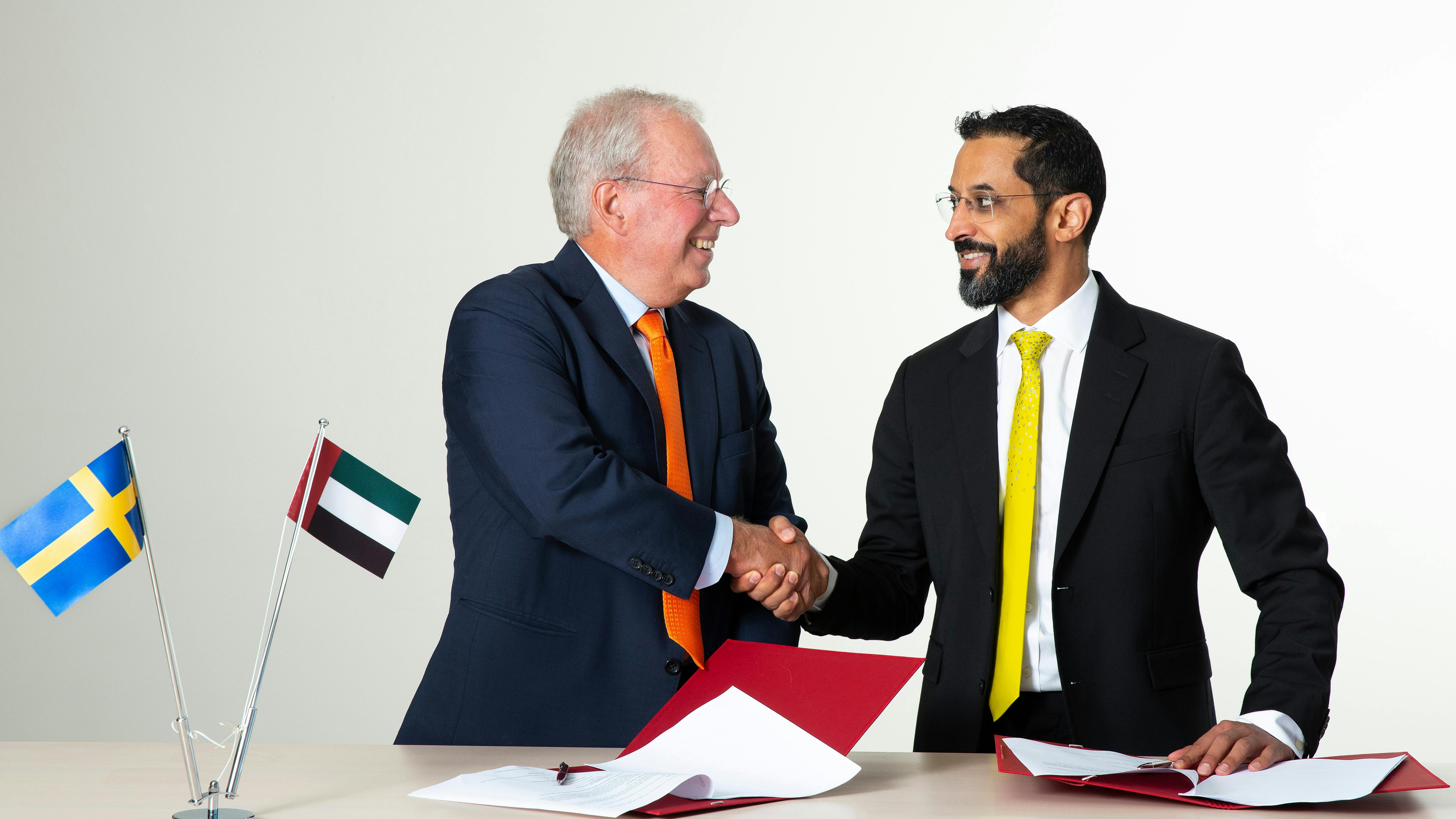 Nils-Robert Persson, Chairman of Vermiculus, and Ahmed Bin Sulayem, Executive Chairman and Chief Executive Officer of DMCC, sign MoU