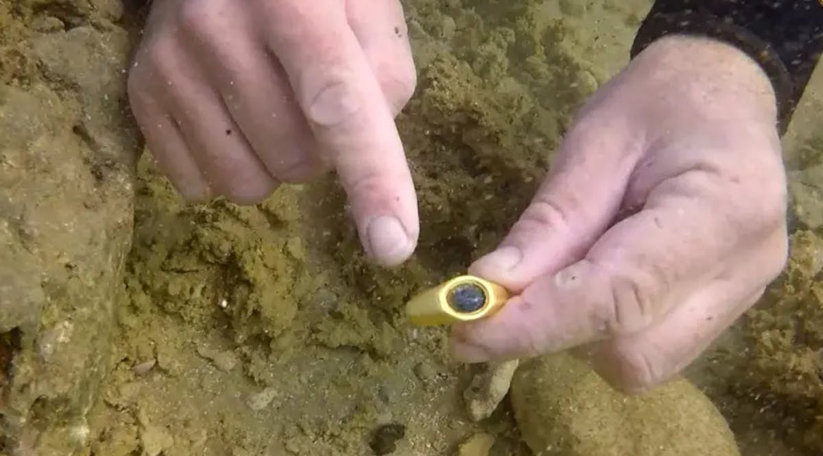 Underwater discovery of the gold ring