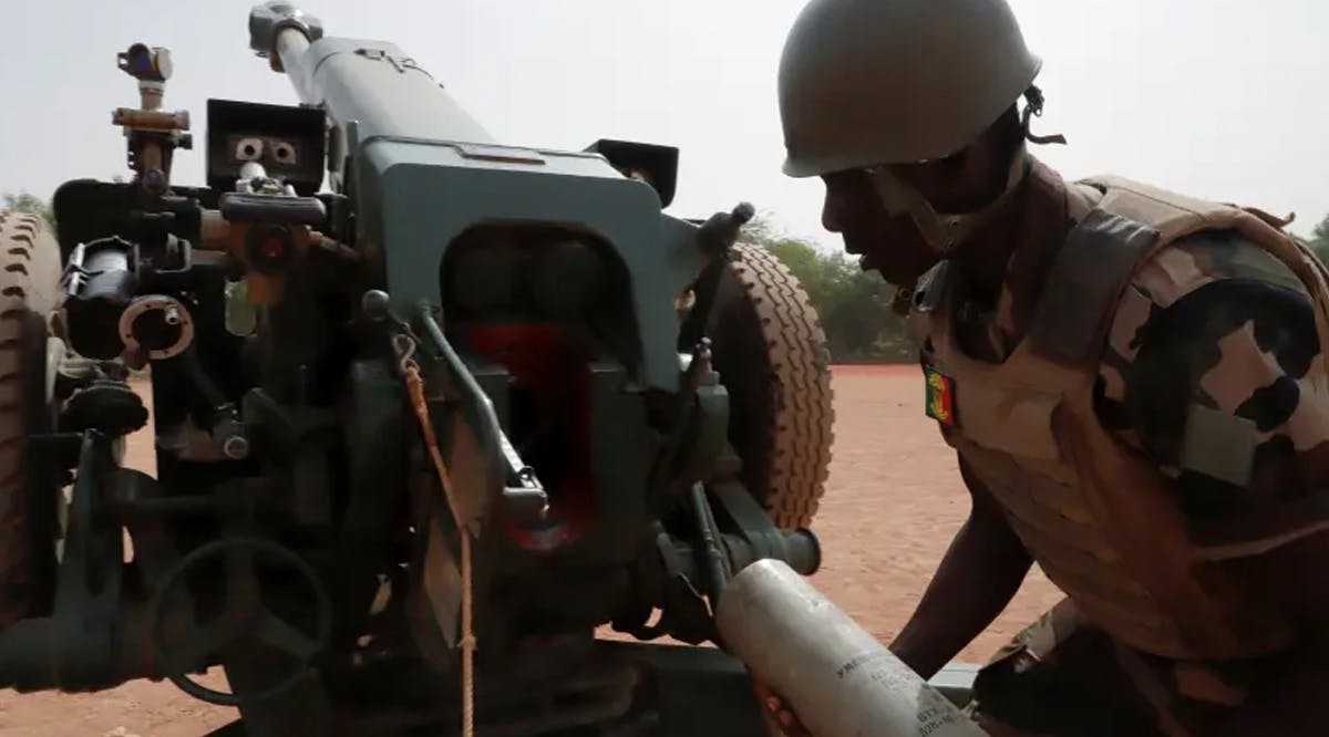 A Malian soldier of the 614th Artillery Battery is pictured during a training session on a D-30 howitzer with the European Union Training Mission