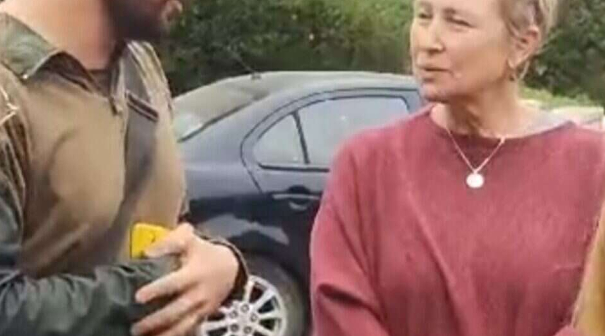 Iris Haim (R) whose son Yotam Haim was mistakenly killed by Israeli troops, meets with a soldier from the battalion involved in the shooting