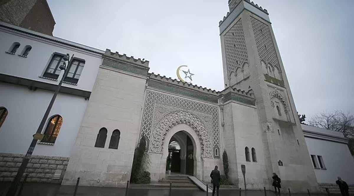 France closes mosque