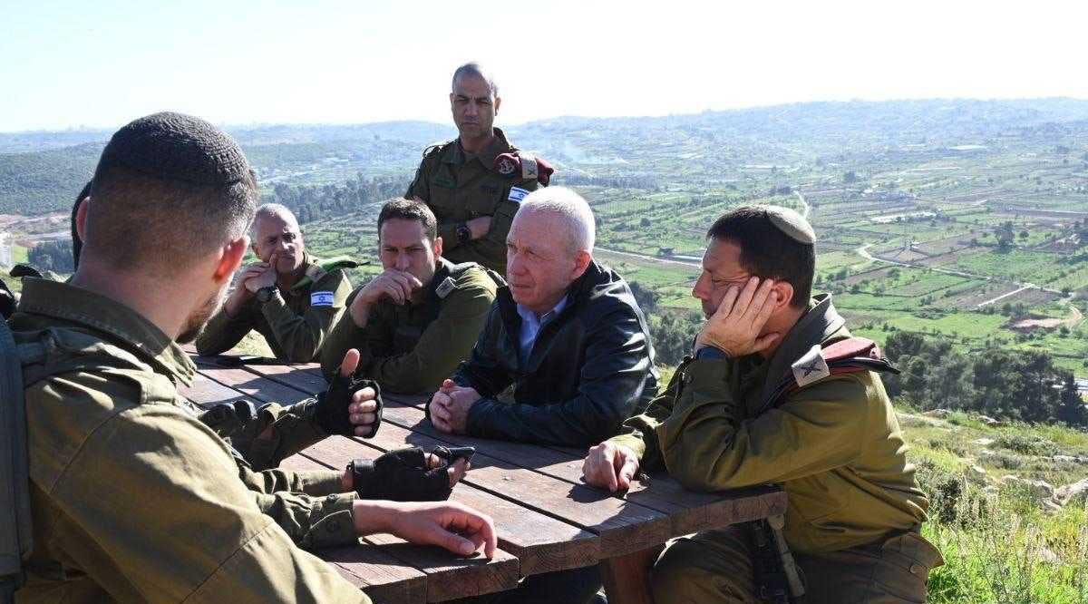 Defense Minister Yoav Gallant (second from right), during a briefing in the West Bank