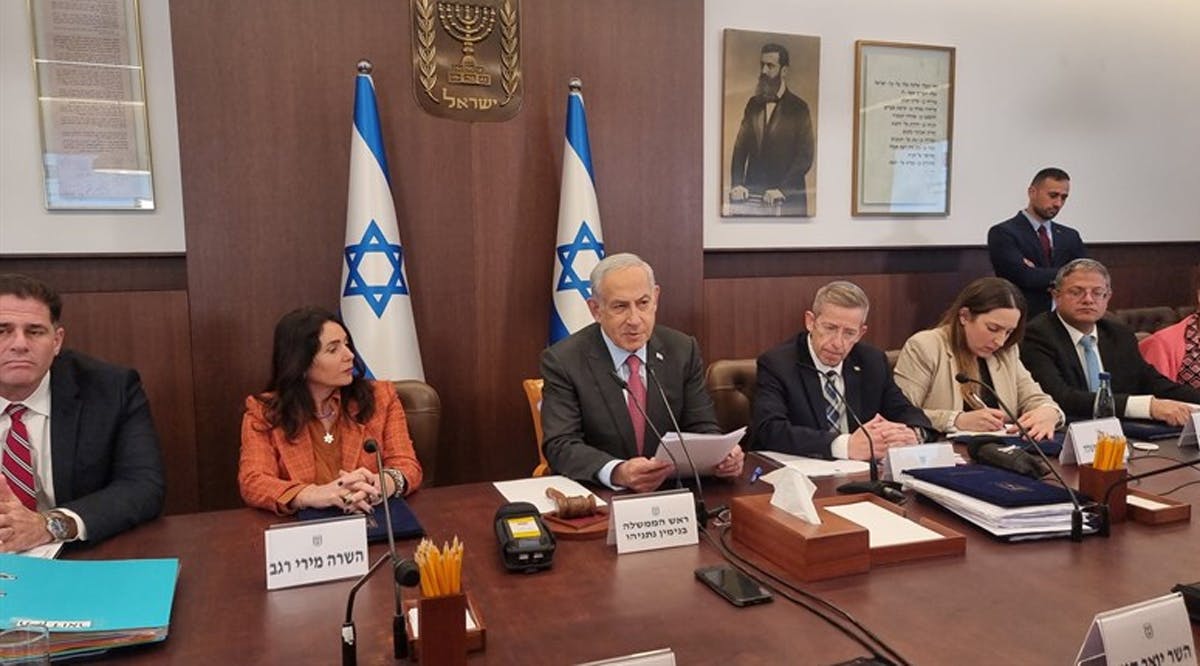 Netanyahu at Cabinet meeting