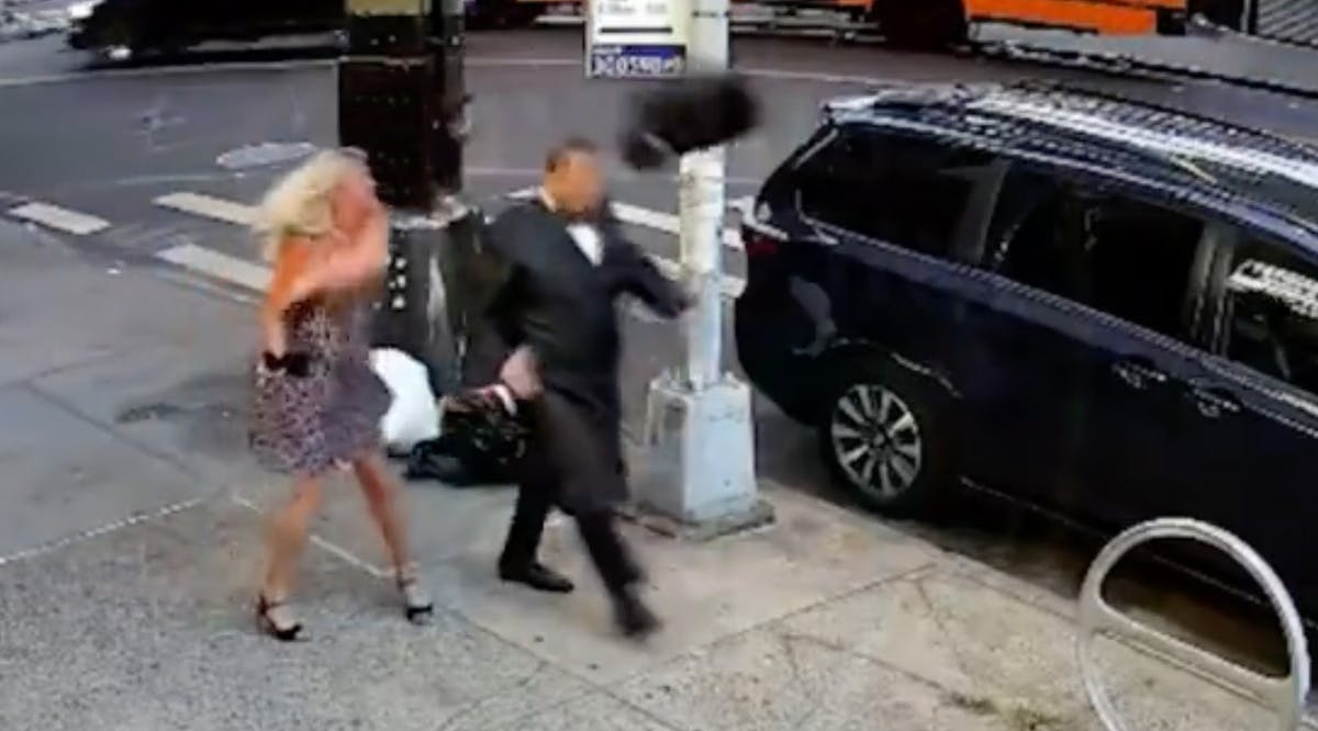 A woman strikes a Jewish man in Brooklyn