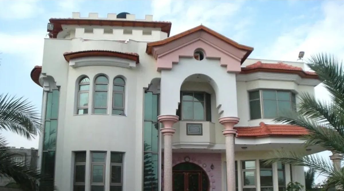 Hamas leaders lived in luxury mansions