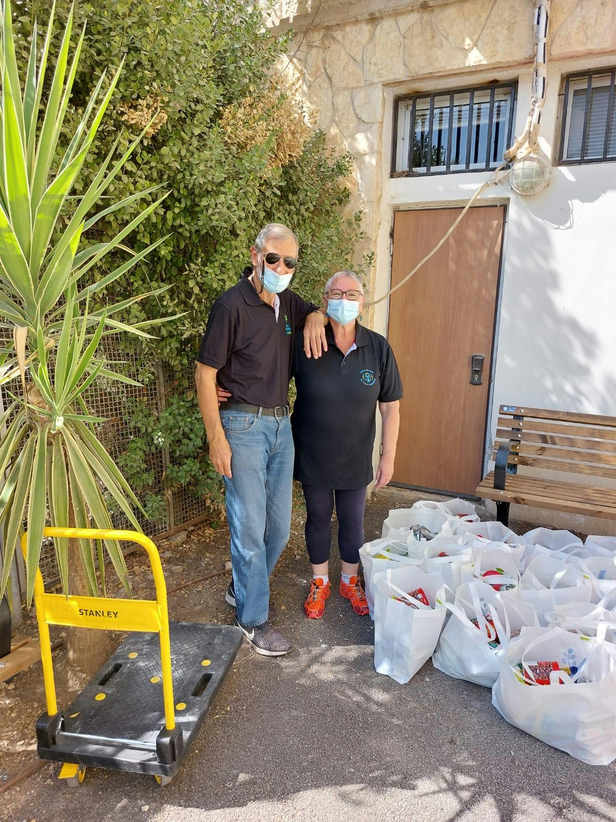 Donando Canastas de Alimentos