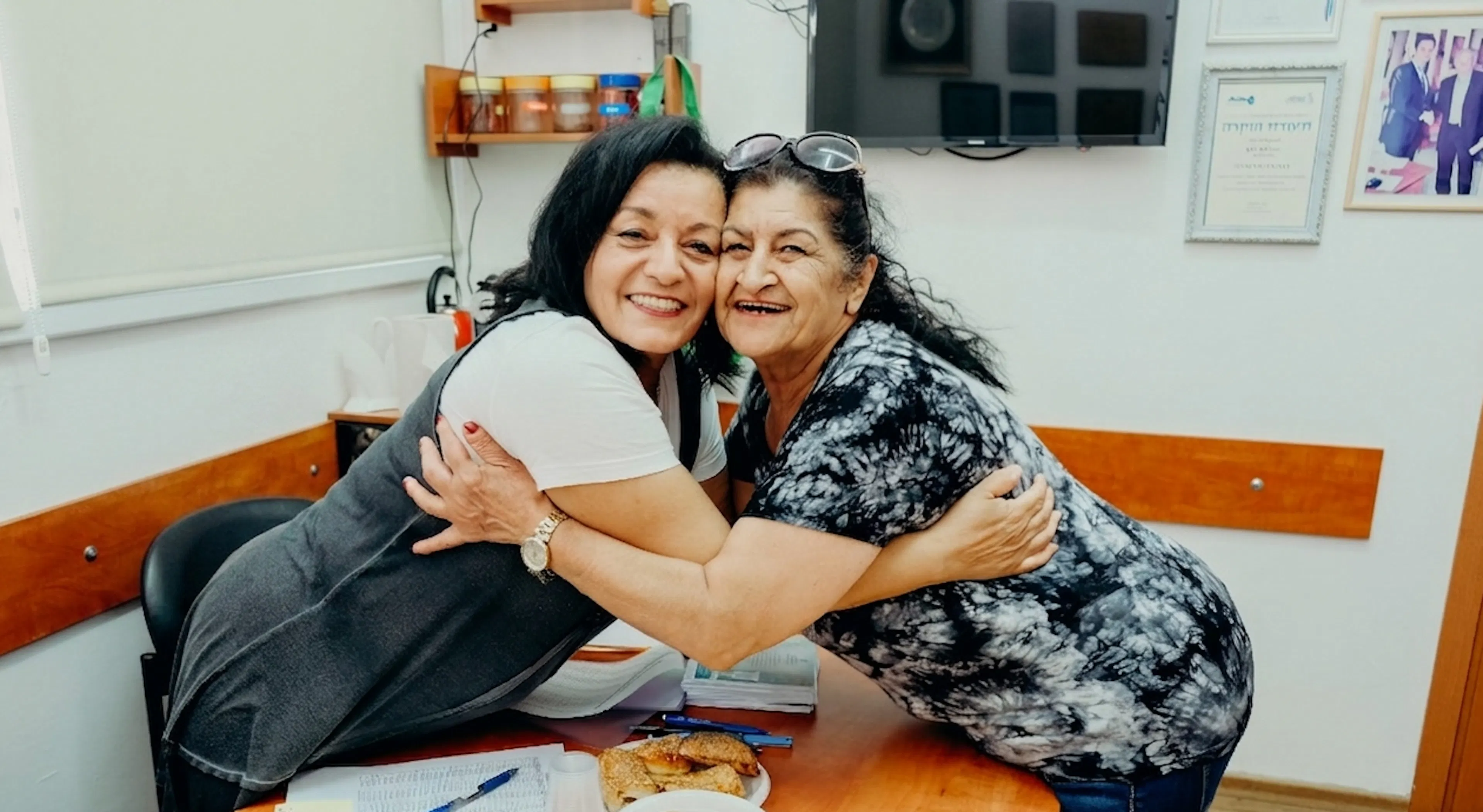 In dieser Zeit der Hohen Feiertage übt Liebe aus zu euren Nächsten in Israel