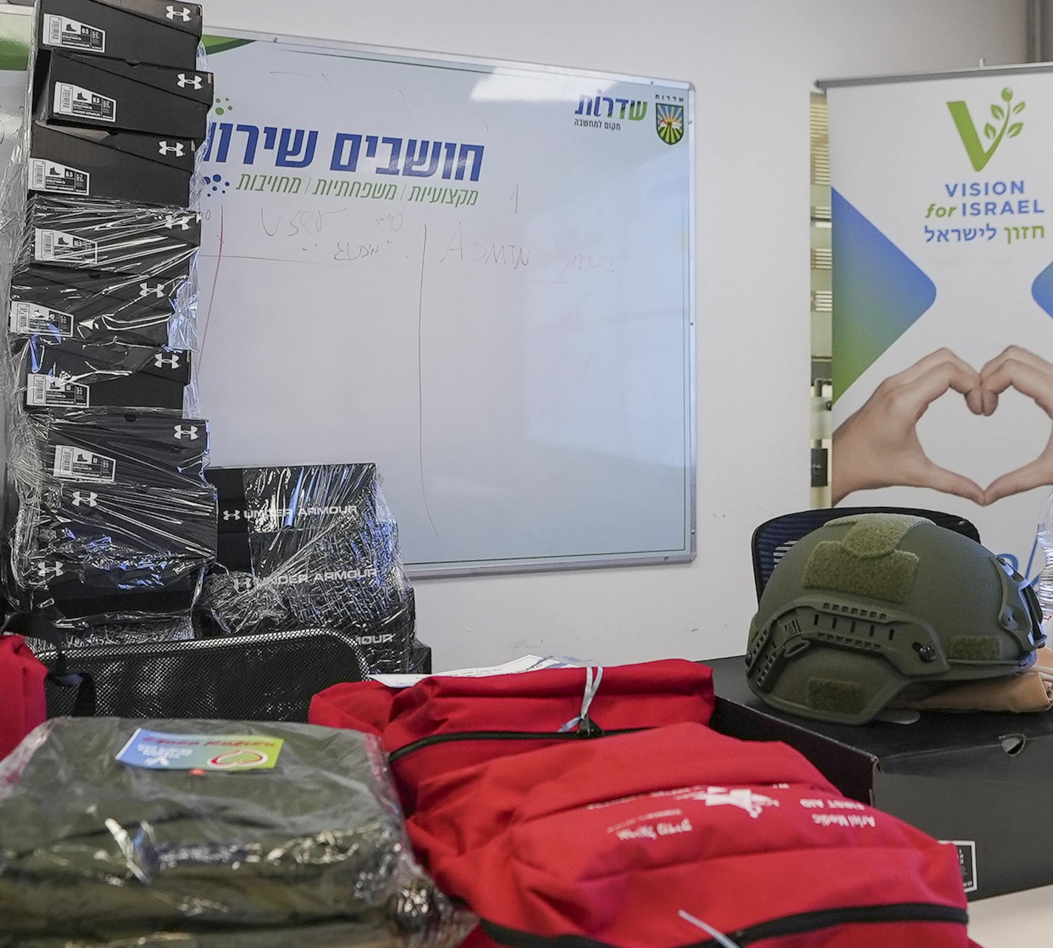 Spende von Notfallausrüstung für die Einsatzkräfte in Sderot